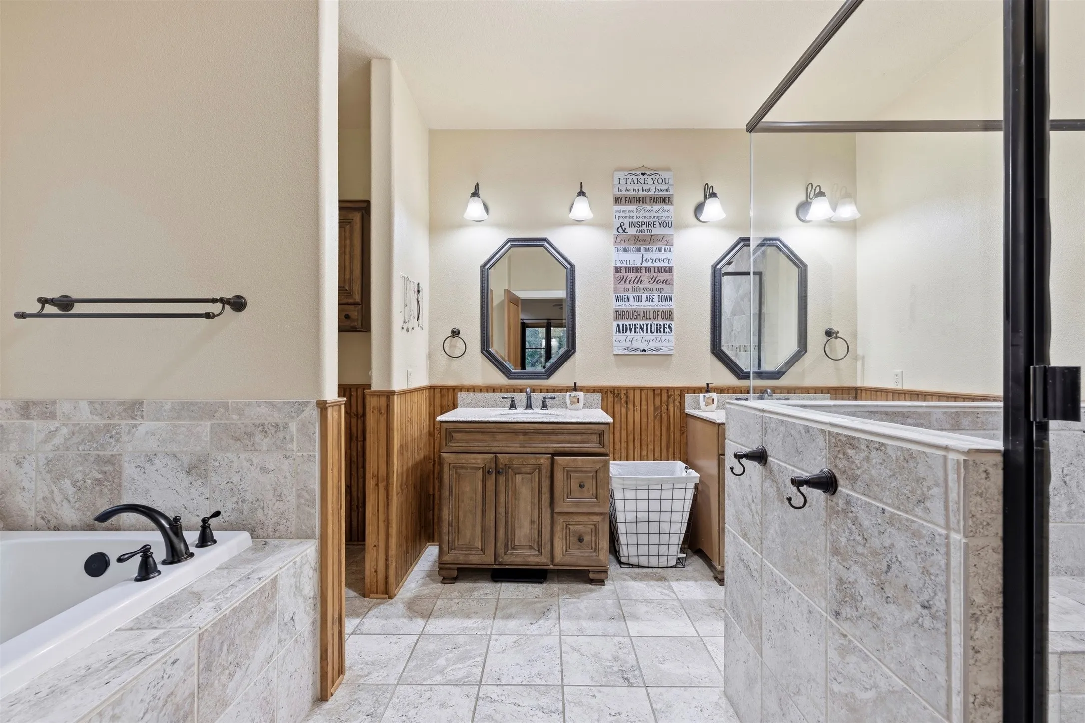Single Family Residence For Sale in Ellis County , 407 Ovilla Oaks Drive, Ovilla, Texas 75154, 3 Bedroom, 4 Bathroom, 2 Garage spaces, 3,012 Sqft, built in 1994, mls#21385058, Real Estate Agent in Ovilla, Homes For Sale in Ellis county, Homes For Sale in Ovilla, Realtor in Ovilla Texas, Real Estate Brokerage Independent Realty Texas, Luminita Cordes Realtor