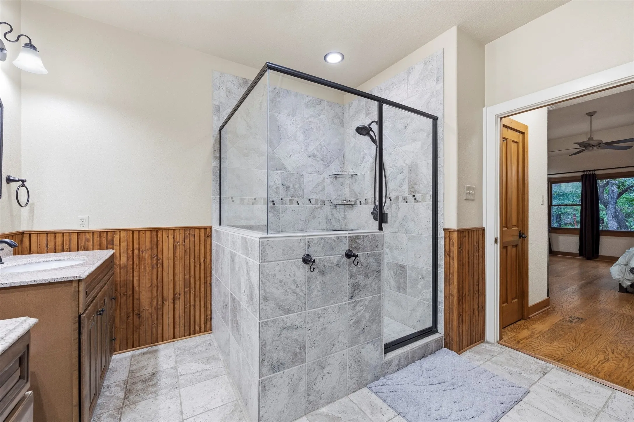 Single Family Residence For Sale in Ellis County , 407 Ovilla Oaks Drive, Ovilla, Texas 75154, 3 Bedroom, 4 Bathroom, 2 Garage spaces, 3,012 Sqft, built in 1994, mls#21385058, Real Estate Agent in Ovilla, Homes For Sale in Ellis county, Homes For Sale in Ovilla, Realtor in Ovilla Texas, Real Estate Brokerage Independent Realty Texas, Luminita Cordes Realtor