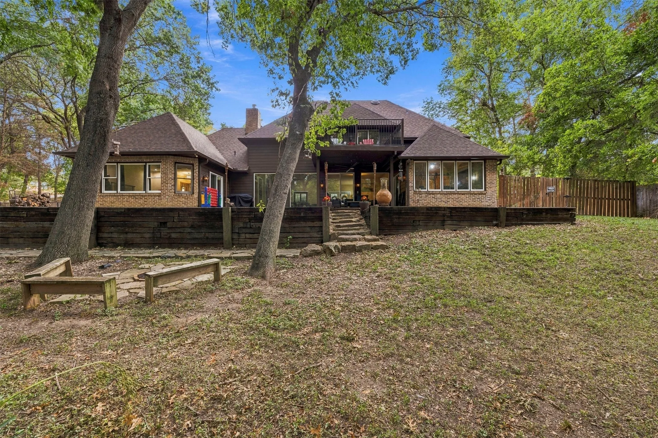 Single Family Residence For Sale in Ellis County , 407 Ovilla Oaks Drive, Ovilla, Texas 75154, 3 Bedroom, 4 Bathroom, 2 Garage spaces, 3,012 Sqft, built in 1994, mls#21385058, Real Estate Agent in Ovilla, Homes For Sale in Ellis county, Homes For Sale in Ovilla, Realtor in Ovilla Texas, Real Estate Brokerage Independent Realty Texas, Luminita Cordes Realtor