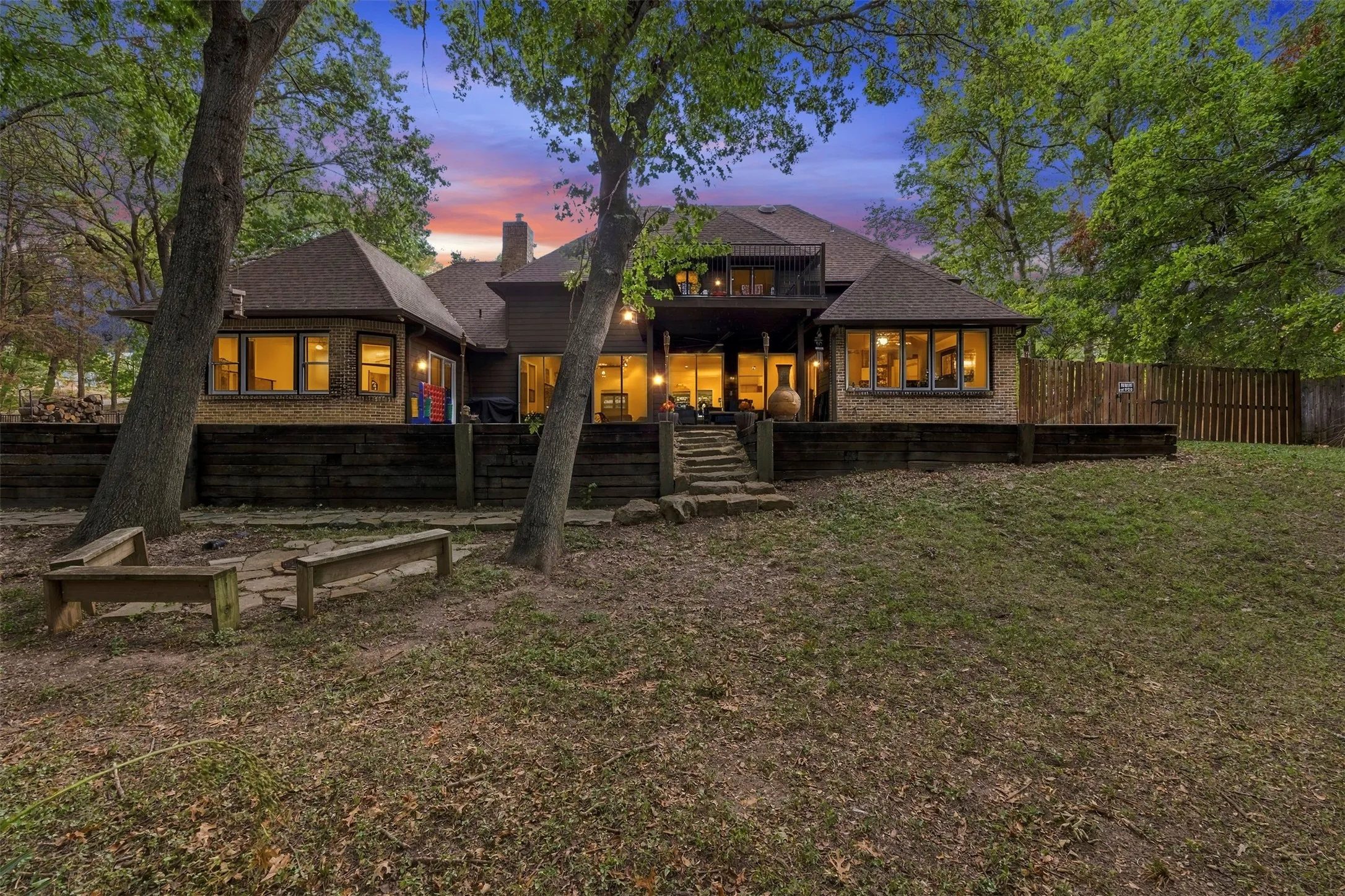 Single Family Residence For Sale in Ellis County , 407 Ovilla Oaks Drive, Ovilla, Texas 75154, 3 Bedroom, 4 Bathroom, 2 Garage spaces, 3,012 Sqft, built in 1994, mls#21385058, Real Estate Agent in Ovilla, Homes For Sale in Ellis county, Homes For Sale in Ovilla, Realtor in Ovilla Texas, Real Estate Brokerage Independent Realty Texas, Luminita Cordes Realtor