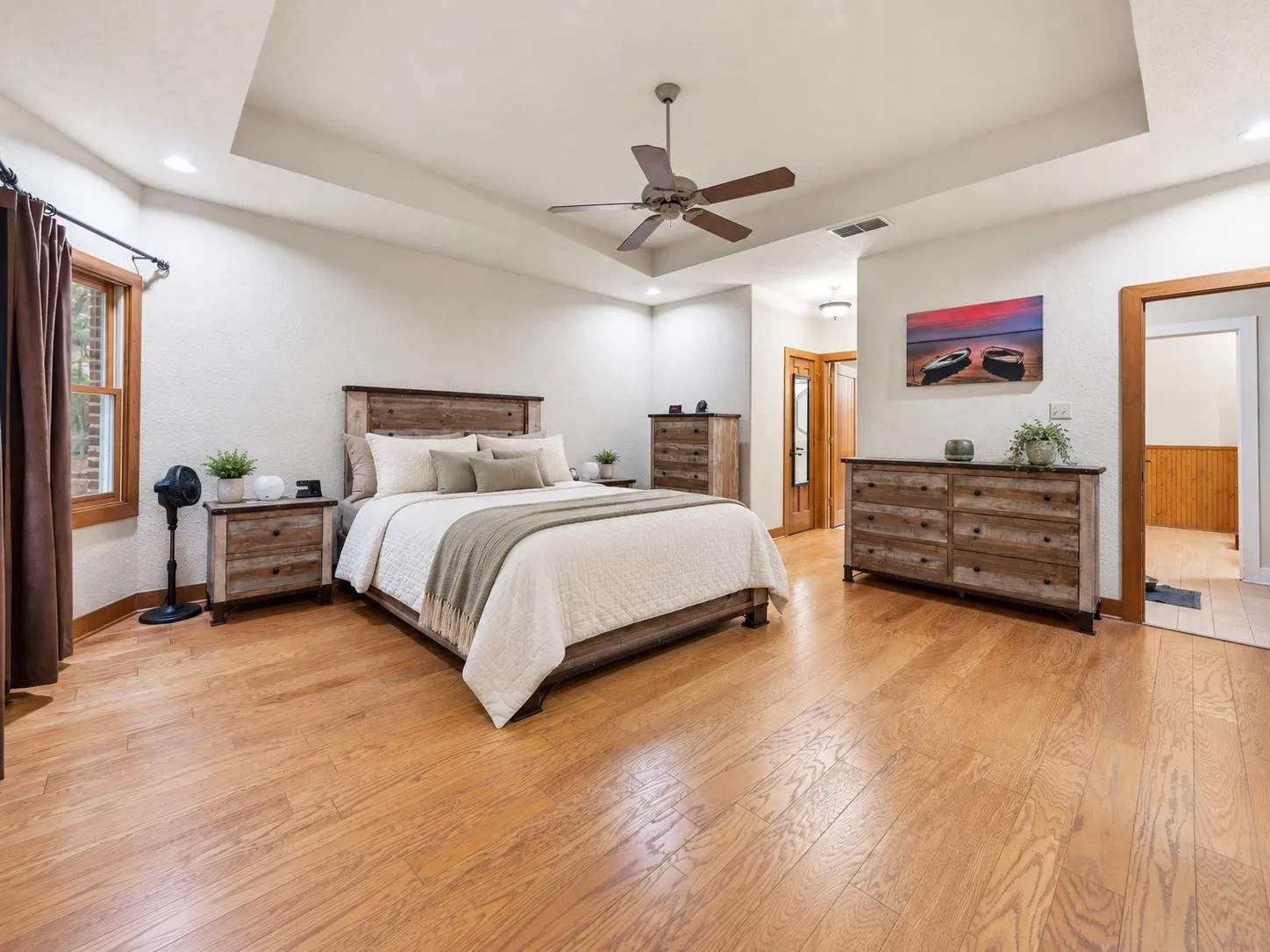 Single Family Residence For Sale in Ellis County , 407 Ovilla Oaks Drive, Ovilla, Texas 75154, 3 Bedroom, 4 Bathroom, 2 Garage spaces, 3,012 Sqft, built in 1994, mls#21385058, Real Estate Agent in Ovilla, Homes For Sale in Ellis county, Homes For Sale in Ovilla, Realtor in Ovilla Texas, Real Estate Brokerage Independent Realty Texas, Luminita Cordes Realtor