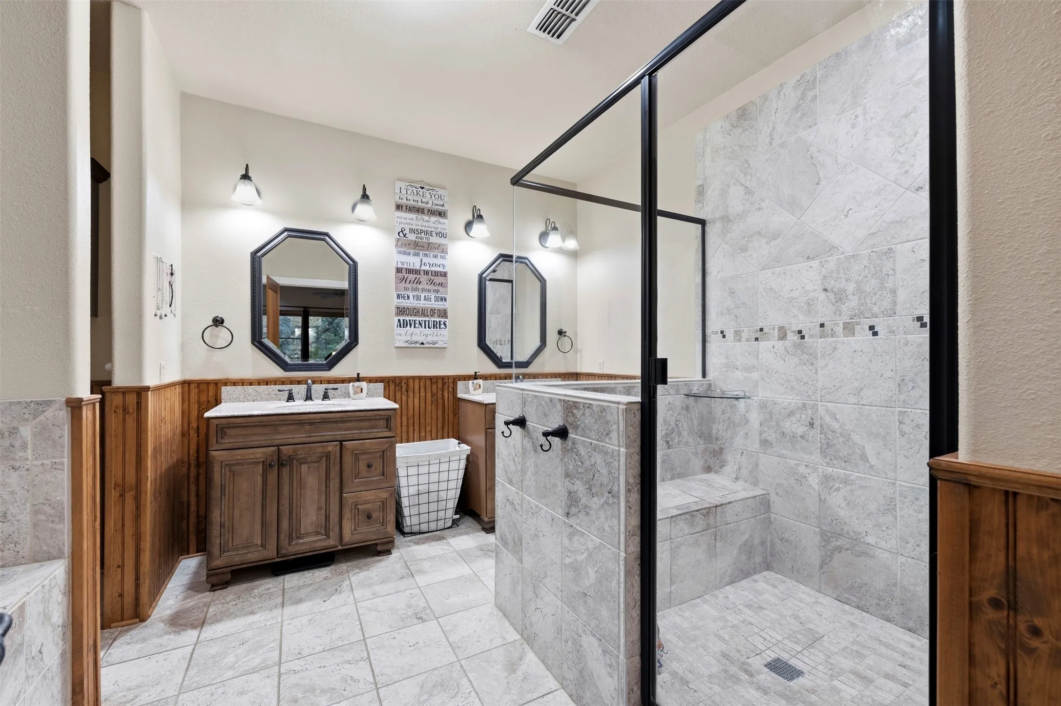 Single Family Residence For Sale in Ellis County , 407 Ovilla Oaks Drive, Ovilla, Texas 75154, 3 Bedroom, 4 Bathroom, 2 Garage spaces, 3,012 Sqft, built in 1994, mls#21385058, Real Estate Agent in Ovilla, Homes For Sale in Ellis county, Homes For Sale in Ovilla, Realtor in Ovilla Texas, Real Estate Brokerage Independent Realty Texas, Luminita Cordes Realtor