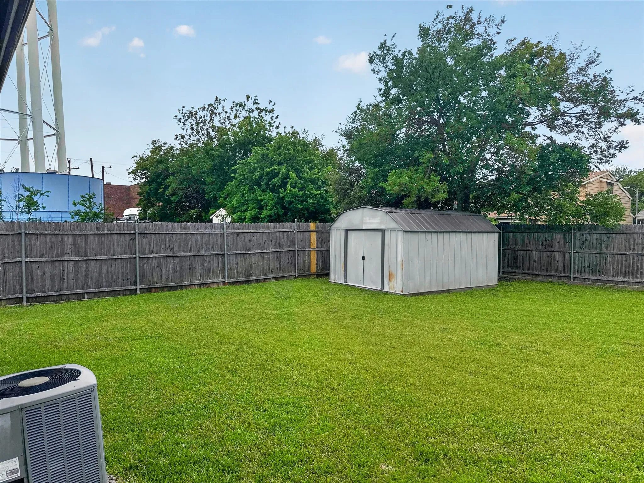 Single Family Residence For Rent in Tarrant County , 109 N Heights Drive, Crowley, Texas 76036, 3 Bedroom, 2 Bathroom, 2 Garage spaces, 1,284 Sqft, built in 1977, mls#21386834, Real Estate Agent in Crowley, Homes For Rent in Tarrant county, Homes For Rent in Crowley, Realtor in Crowley Texas, Real Estate Brokerage Independent Realty Texas, Luminita Cordes Realtor