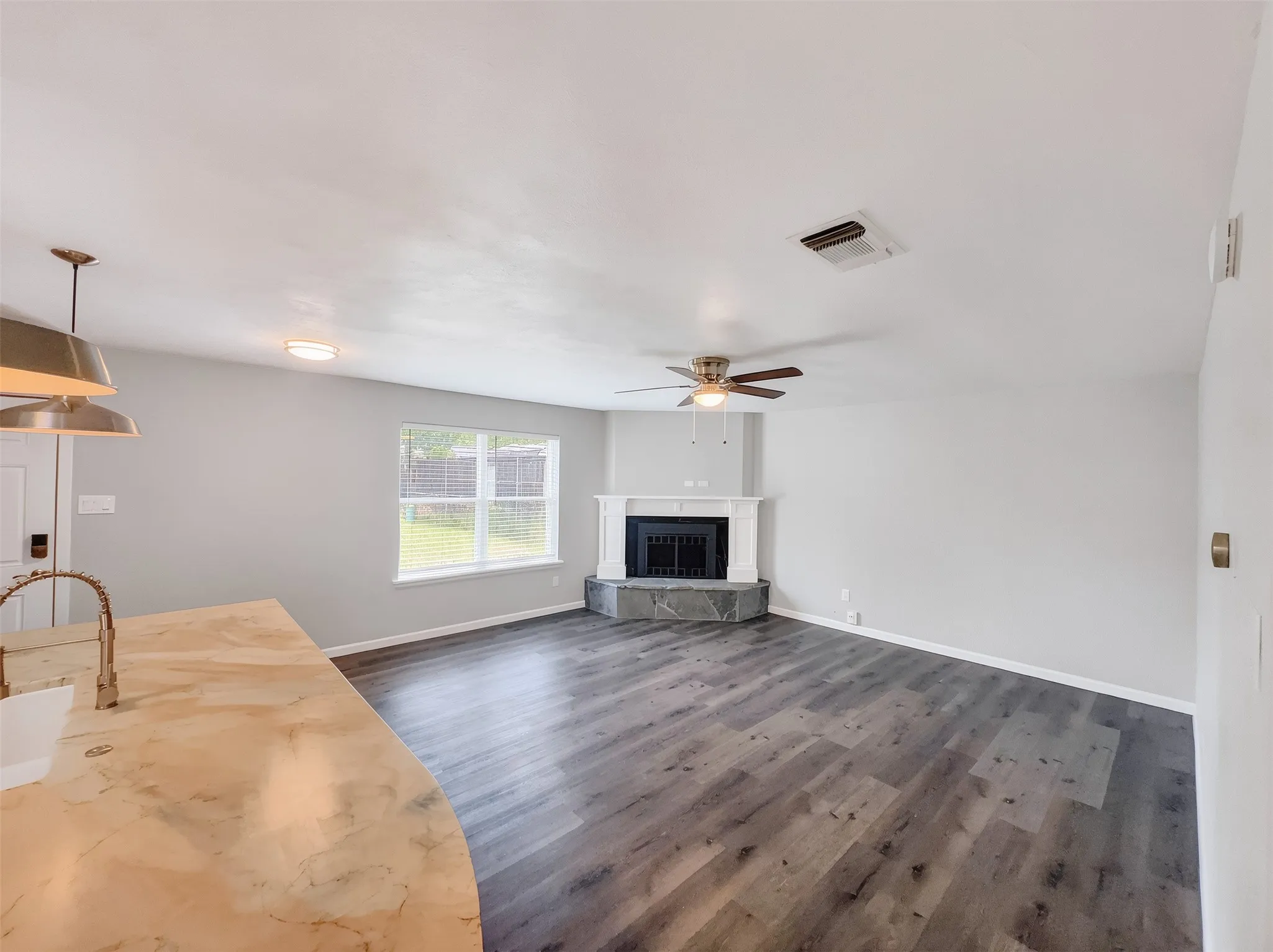Single Family Residence For Rent in Tarrant County , 109 N Heights Drive, Crowley, Texas 76036, 3 Bedroom, 2 Bathroom, 2 Garage spaces, 1,284 Sqft, built in 1977, mls#21386834, Real Estate Agent in Crowley, Homes For Rent in Tarrant county, Homes For Rent in Crowley, Realtor in Crowley Texas, Real Estate Brokerage Independent Realty Texas, Luminita Cordes Realtor