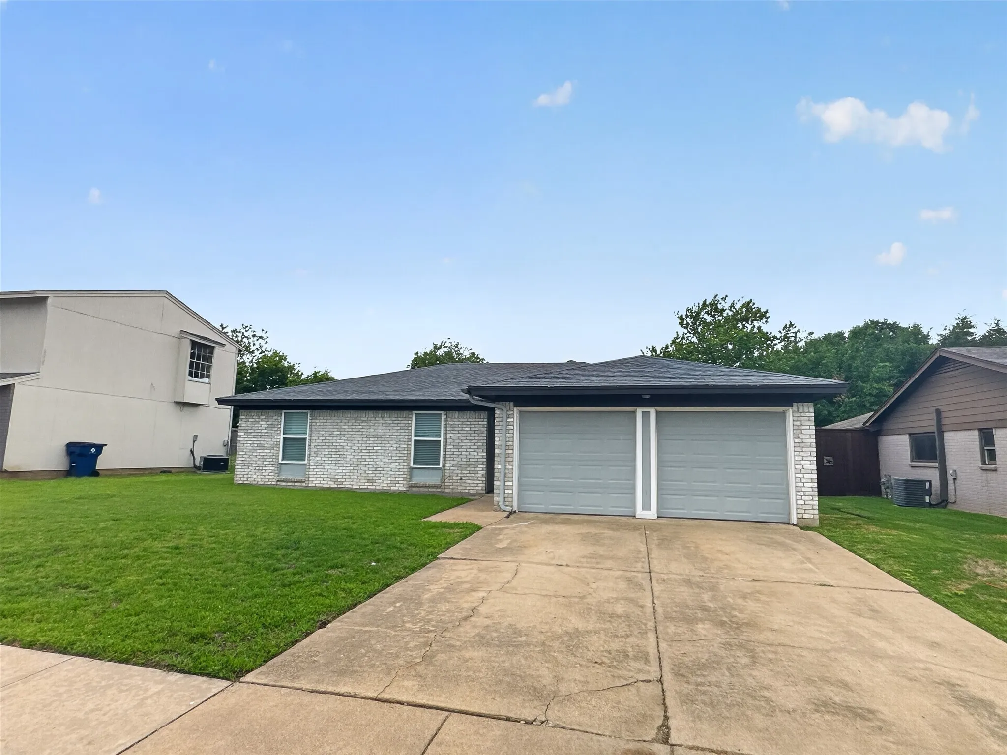 Single Family Residence For Rent in Tarrant County , 109 N Heights Drive, Crowley, Texas 76036, 3 Bedroom, 2 Bathroom, 2 Garage spaces, 1,284 Sqft, built in 1977, mls#21386834, Real Estate Agent in Crowley, Homes For Rent in Tarrant county, Homes For Rent in Crowley, Realtor in Crowley Texas, Real Estate Brokerage Independent Realty Texas, Luminita Cordes Realtor