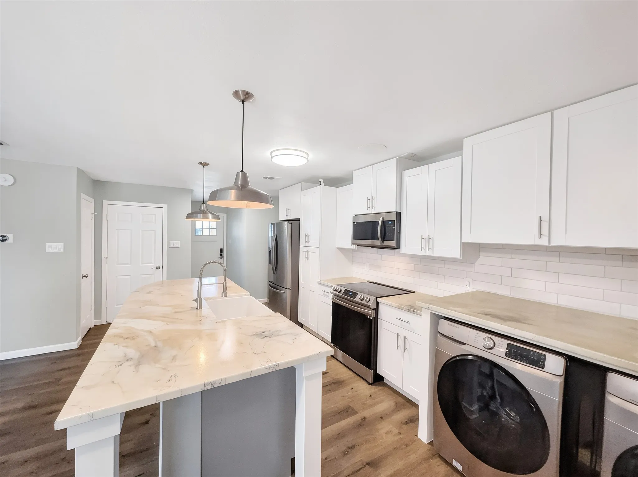 Single Family Residence For Rent in Tarrant County , 109 N Heights Drive, Crowley, Texas 76036, 3 Bedroom, 2 Bathroom, 2 Garage spaces, 1,284 Sqft, built in 1977, mls#21386834, Real Estate Agent in Crowley, Homes For Rent in Tarrant county, Homes For Rent in Crowley, Realtor in Crowley Texas, Real Estate Brokerage Independent Realty Texas, Luminita Cordes Realtor