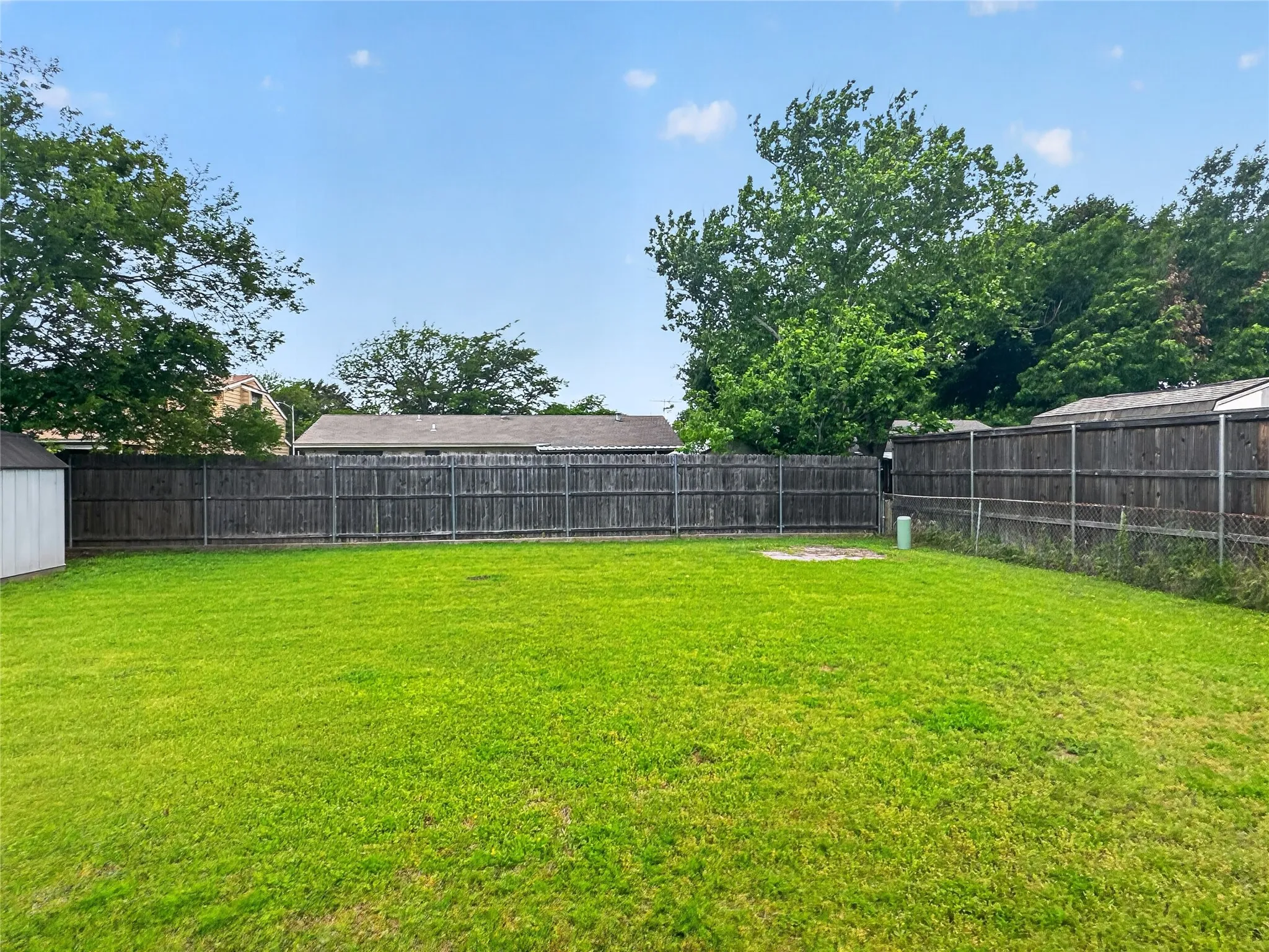 Single Family Residence For Rent in Tarrant County , 109 N Heights Drive, Crowley, Texas 76036, 3 Bedroom, 2 Bathroom, 2 Garage spaces, 1,284 Sqft, built in 1977, mls#21386834, Real Estate Agent in Crowley, Homes For Rent in Tarrant county, Homes For Rent in Crowley, Realtor in Crowley Texas, Real Estate Brokerage Independent Realty Texas, Luminita Cordes Realtor