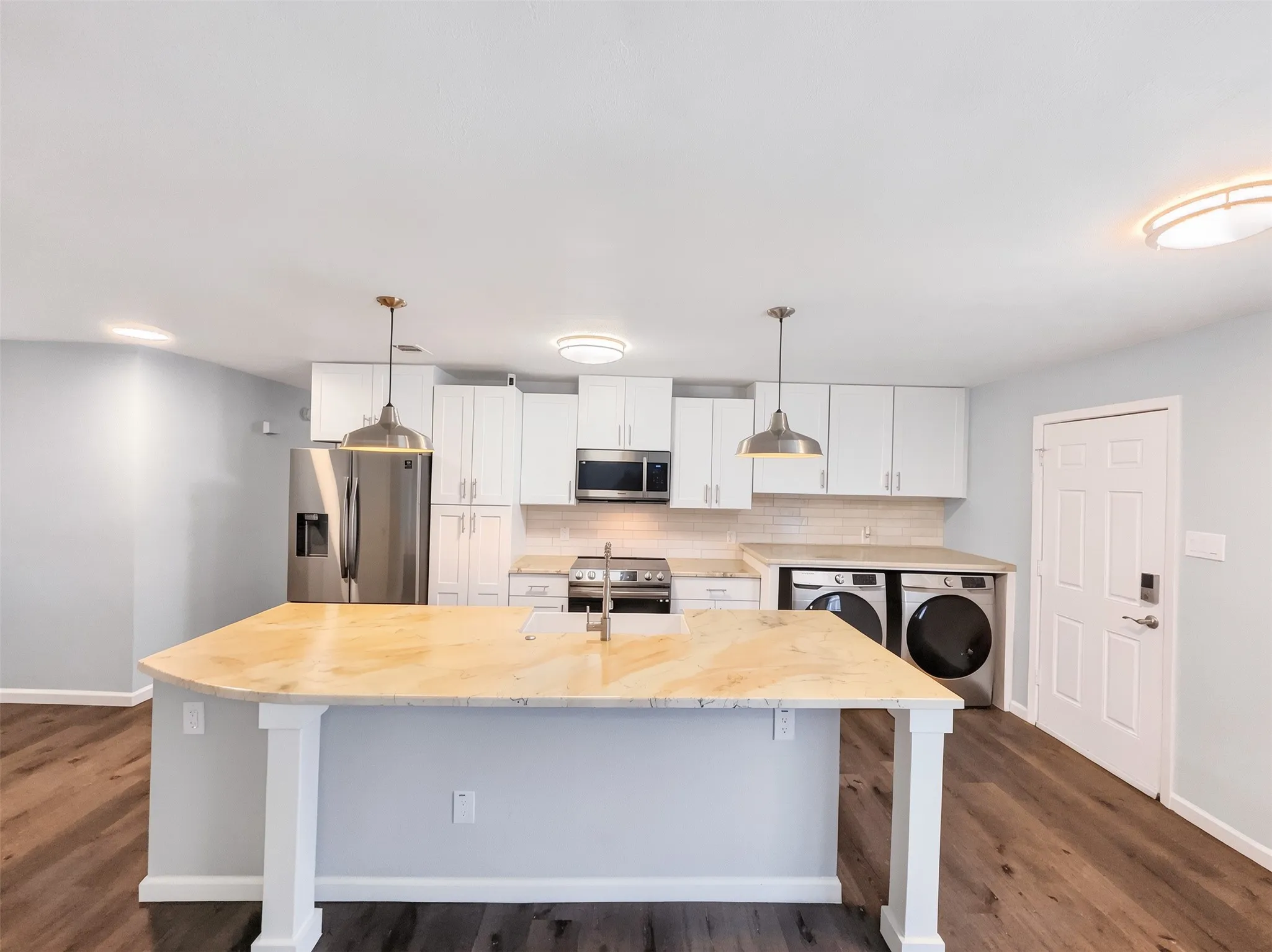 Single Family Residence For Rent in Tarrant County , 109 N Heights Drive, Crowley, Texas 76036, 3 Bedroom, 2 Bathroom, 2 Garage spaces, 1,284 Sqft, built in 1977, mls#21386834, Real Estate Agent in Crowley, Homes For Rent in Tarrant county, Homes For Rent in Crowley, Realtor in Crowley Texas, Real Estate Brokerage Independent Realty Texas, Luminita Cordes Realtor