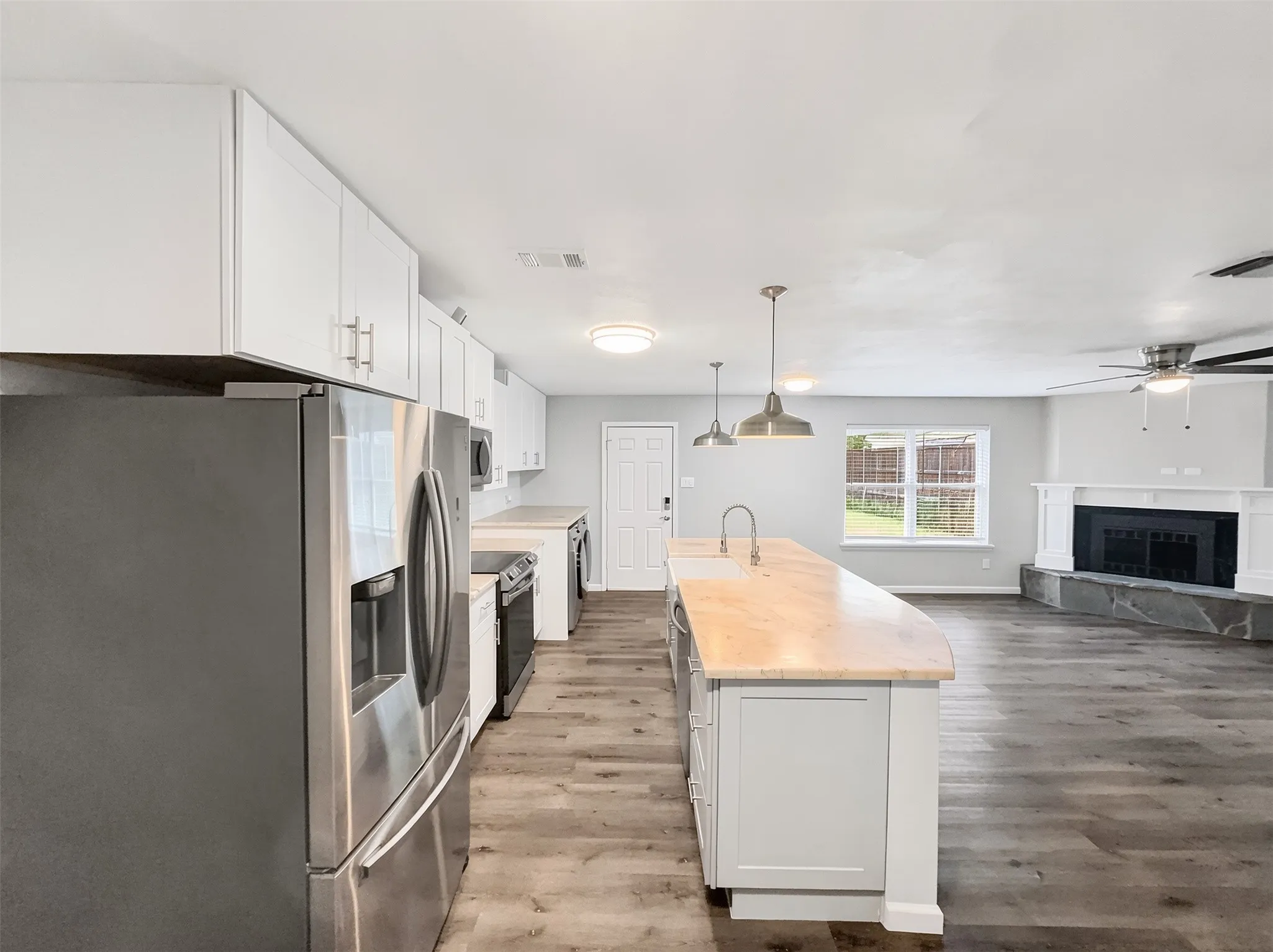 Single Family Residence For Rent in Tarrant County , 109 N Heights Drive, Crowley, Texas 76036, 3 Bedroom, 2 Bathroom, 2 Garage spaces, 1,284 Sqft, built in 1977, mls#21386834, Real Estate Agent in Crowley, Homes For Rent in Tarrant county, Homes For Rent in Crowley, Realtor in Crowley Texas, Real Estate Brokerage Independent Realty Texas, Luminita Cordes Realtor