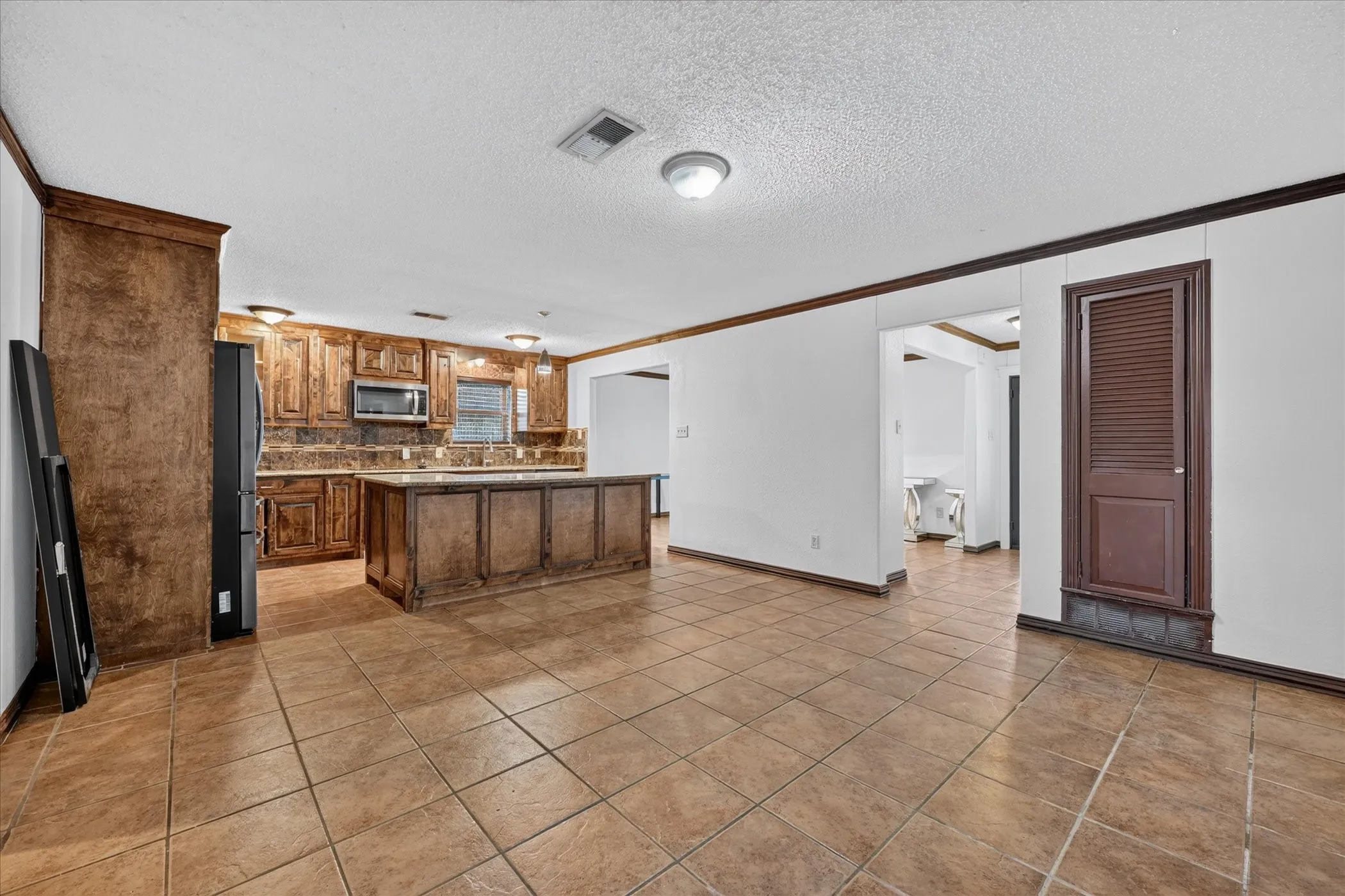 Single Family Residence For Sale in Dallas County , 5867 Beau Purple Drive, Dallas, Texas 75211, 4 Bedroom, 3 Bathroom, Garage spaces, 1,552 Sqft, built in 1971, mls#21386841, Real Estate Agent in Dallas, Homes For Sale in Dallas county, Homes For Sale in Dallas, Realtor in Dallas Texas, Real Estate Brokerage Independent Realty Texas, Luminita Cordes Realtor