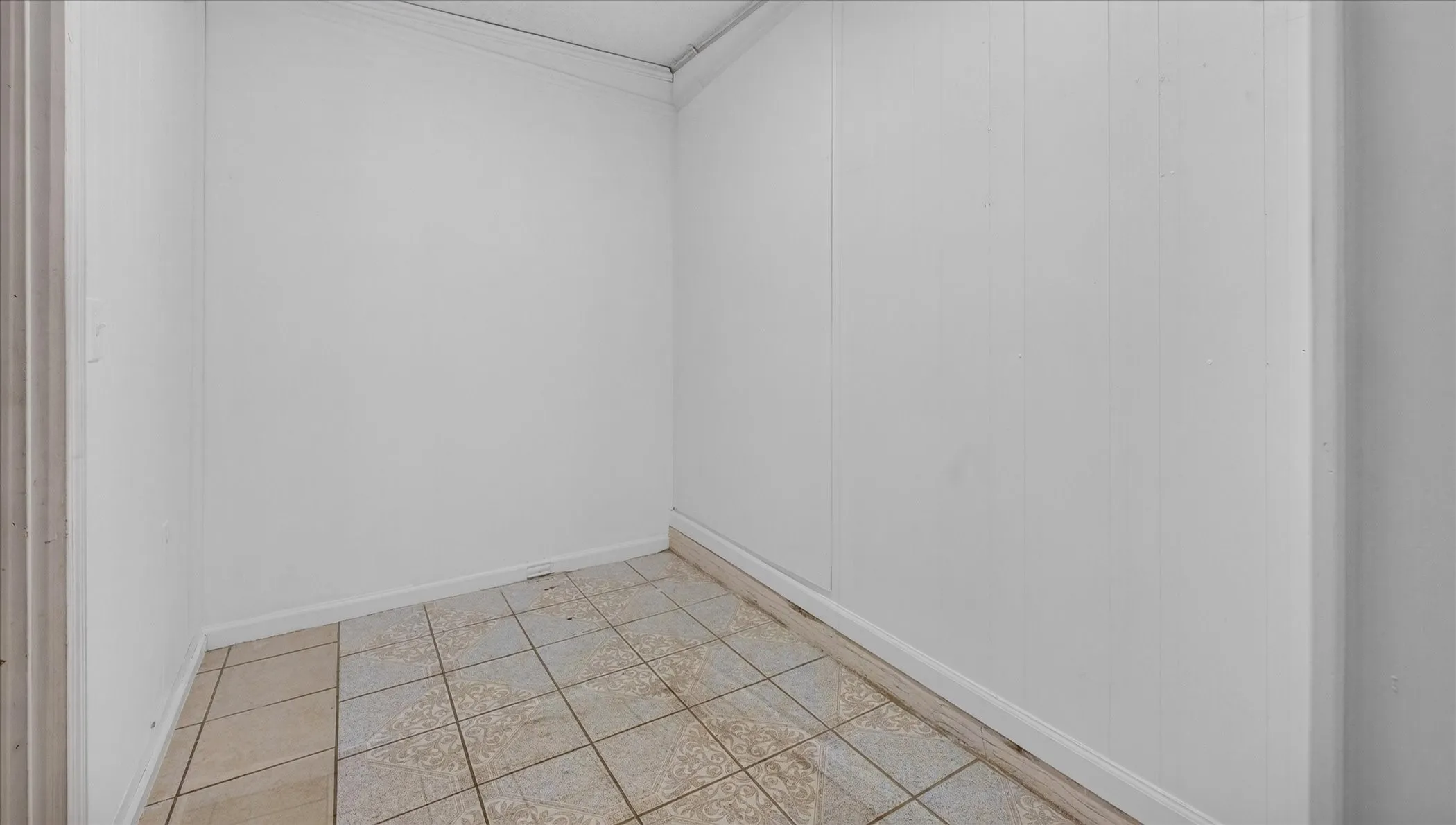 Tile flooring with a neutral palette