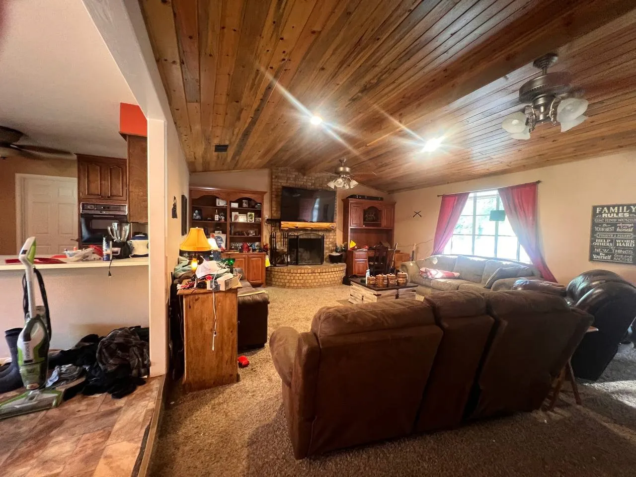 Single Family Residence For Sale in Upshur County , 379 Joy Drive, Ore City, Texas 75683, 3 Bedroom, 2 Bathroom, 2 Garage spaces, 1,992 Sqft, built in 1976, mls#21386764, Real Estate Agent in Ore City, Homes For Sale in Upshur county, Homes For Sale in Ore City, Realtor in Ore City Texas, Real Estate Brokerage Independent Realty Texas, Luminita Cordes Realtor