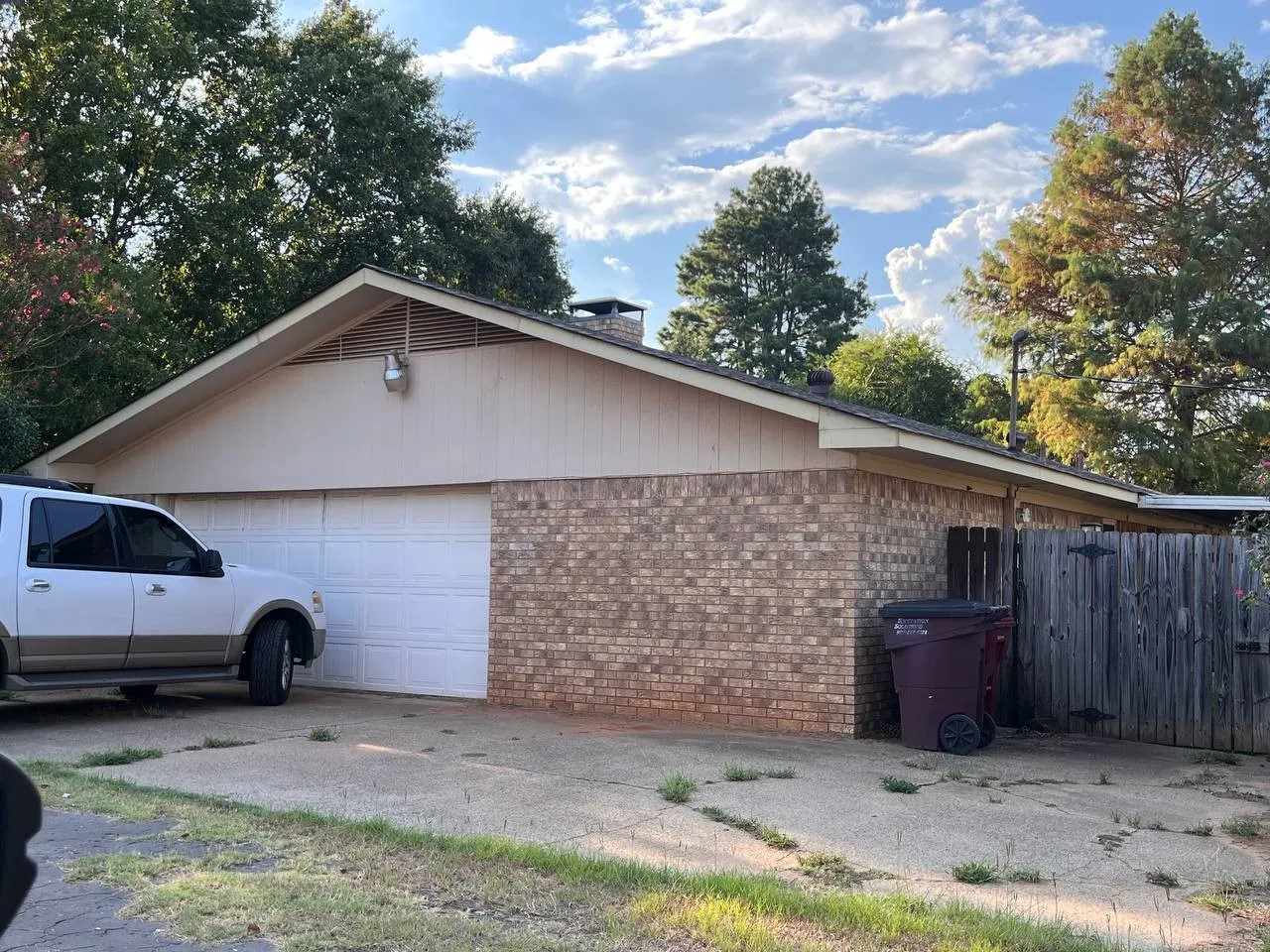 Single Family Residence For Sale in Upshur County , 379 Joy Drive, Ore City, Texas 75683, 3 Bedroom, 2 Bathroom, 2 Garage spaces, 1,992 Sqft, built in 1976, mls#21386764, Real Estate Agent in Ore City, Homes For Sale in Upshur county, Homes For Sale in Ore City, Realtor in Ore City Texas, Real Estate Brokerage Independent Realty Texas, Luminita Cordes Realtor