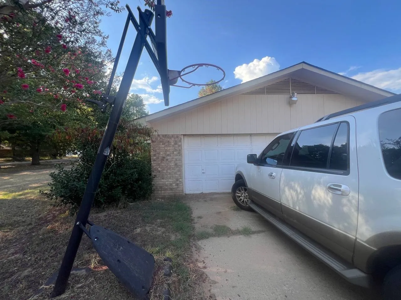 Single Family Residence For Sale in Upshur County , 379 Joy Drive, Ore City, Texas 75683, 3 Bedroom, 2 Bathroom, 2 Garage spaces, 1,992 Sqft, built in 1976, mls#21386764, Real Estate Agent in Ore City, Homes For Sale in Upshur county, Homes For Sale in Ore City, Realtor in Ore City Texas, Real Estate Brokerage Independent Realty Texas, Luminita Cordes Realtor