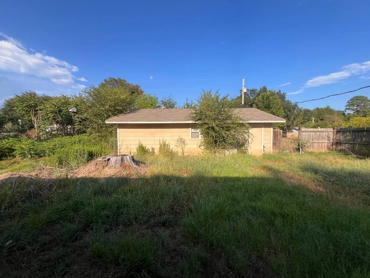 Single Family Residence For Sale in Upshur County , 379 Joy Drive, Ore City, Texas 75683, 3 Bedroom, 2 Bathroom, 2 Garage spaces, 1,992 Sqft, built in 1976, mls#21386764, Real Estate Agent in Ore City, Homes For Sale in Upshur county, Homes For Sale in Ore City, Realtor in Ore City Texas, Real Estate Brokerage Independent Realty Texas, Luminita Cordes Realtor
