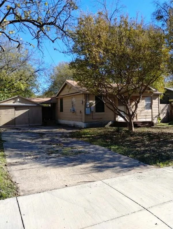 Single Family Residence For Sale in Dallas County , 552 Ella Avenue, Dallas, Texas 75217, 2 Bedroom, 1 Bathroom, 1 Garage spaces, 858 Sqft, built in 1955, mls#21386788, Real Estate Agent in Dallas, Homes For Sale in Dallas county, Homes For Sale in Dallas, Realtor in Dallas Texas, Real Estate Brokerage Independent Realty Texas, Luminita Cordes Realtor