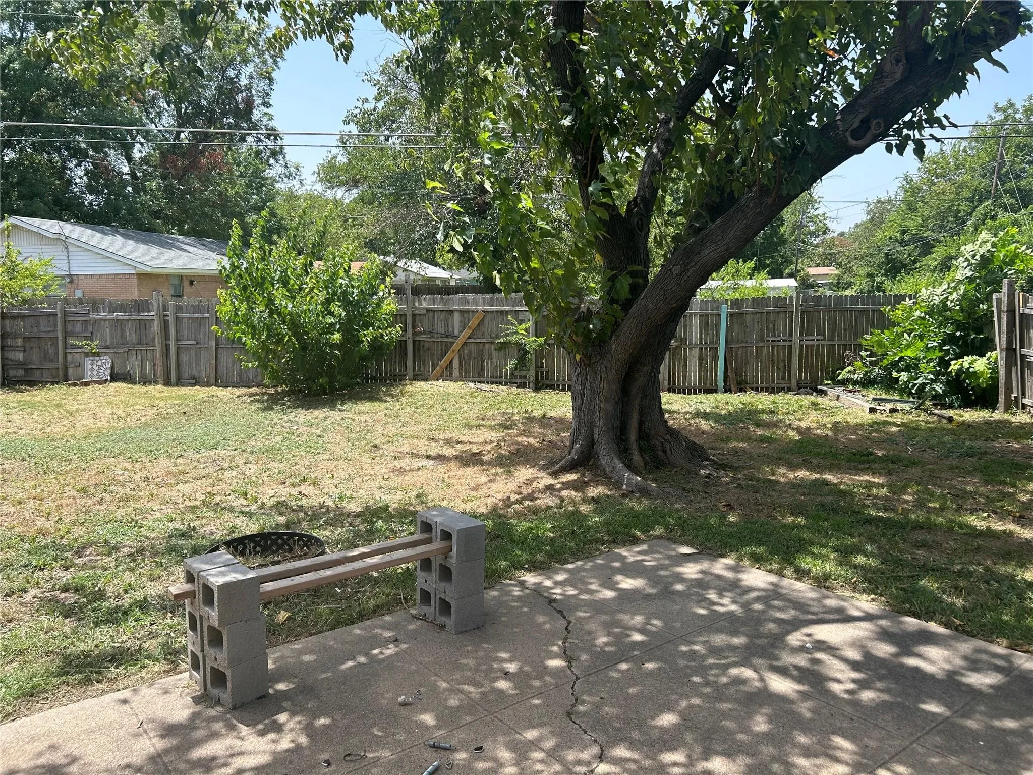 Single Family Residence For Rent in Dallas County , 705 Lawson Drive, Garland, Texas 75042, 4 Bedroom, 2 Bathroom, 1 Garage spaces, 1,605 Sqft, built in 1959, mls#21386835, Real Estate Agent in Garland, Homes For Rent in Dallas county, Homes For Rent in Garland, Realtor in Garland Texas, Real Estate Brokerage Independent Realty Texas, Luminita Cordes Realtor