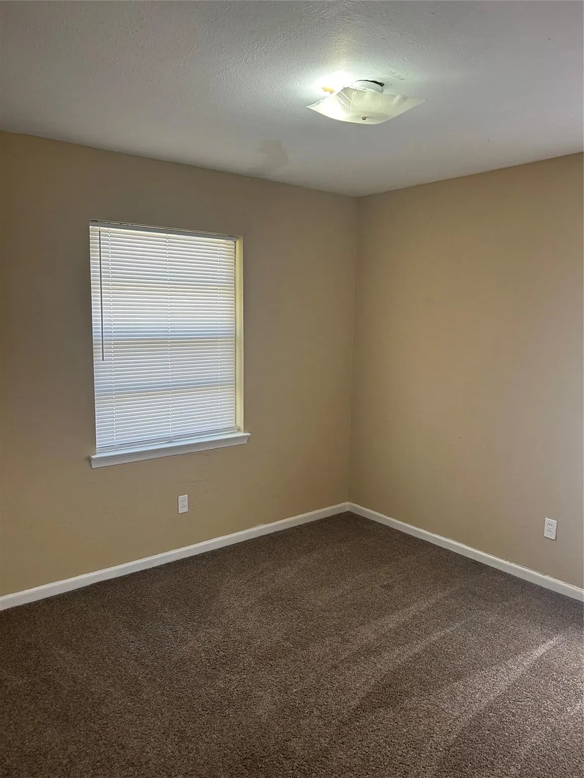 Single Family Residence For Rent in Dallas County , 705 Lawson Drive, Garland, Texas 75042, 4 Bedroom, 2 Bathroom, 1 Garage spaces, 1,605 Sqft, built in 1959, mls#21386835, Real Estate Agent in Garland, Homes For Rent in Dallas county, Homes For Rent in Garland, Realtor in Garland Texas, Real Estate Brokerage Independent Realty Texas, Luminita Cordes Realtor