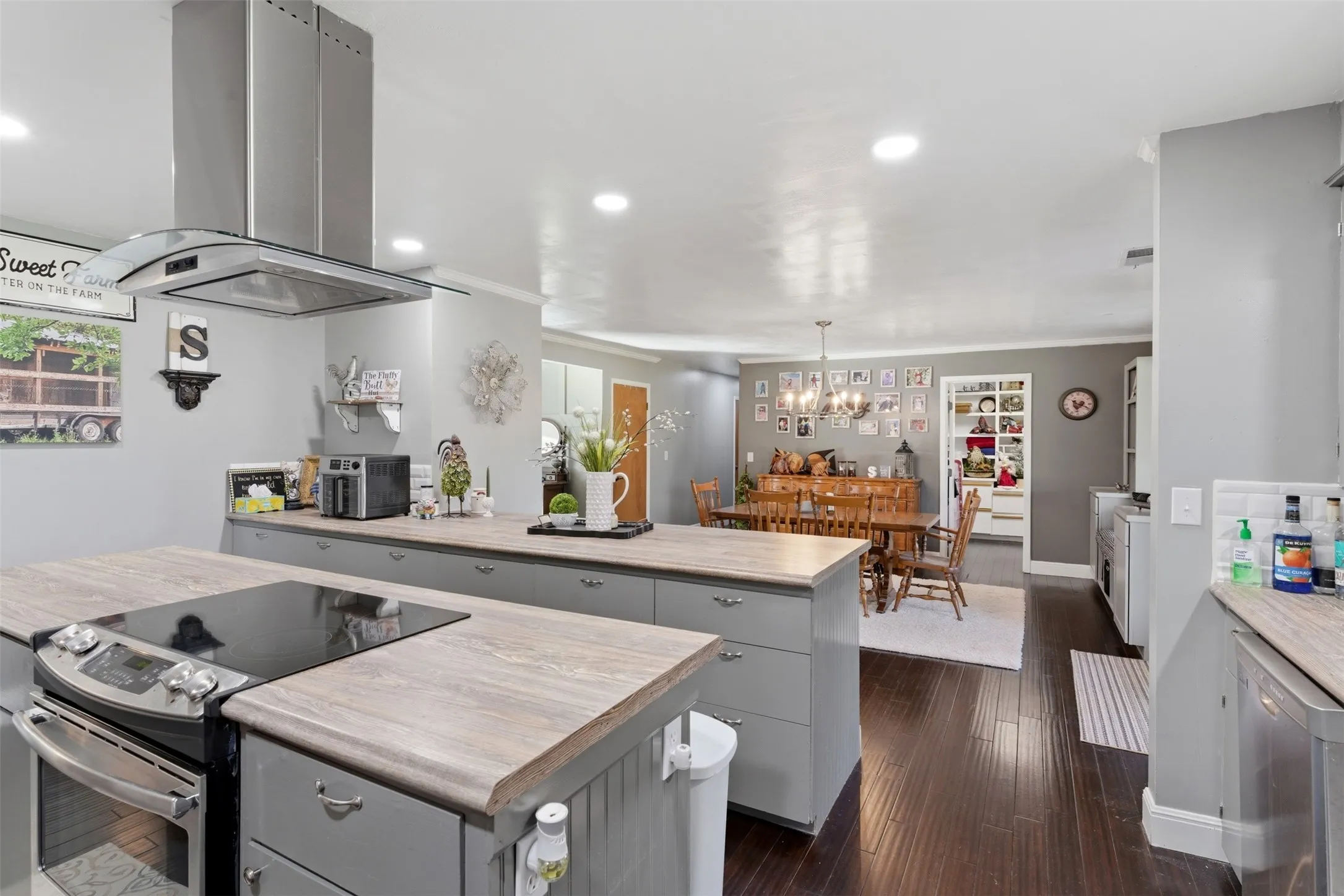 Farm For Sale in Lampasas County , 1115 County Road 2102, Lometa, Texas 76853, 4 Bedroom, 3 Bathroom, 2 Garage spaces, 2,995 Sqft, built in 1989, mls#21386349, Real Estate Agent in Lometa, Homes For Sale in Lampasas county, Homes For Sale in Lometa, Realtor in Lometa Texas, Real Estate Brokerage Independent Realty Texas, Luminita Cordes Realtor