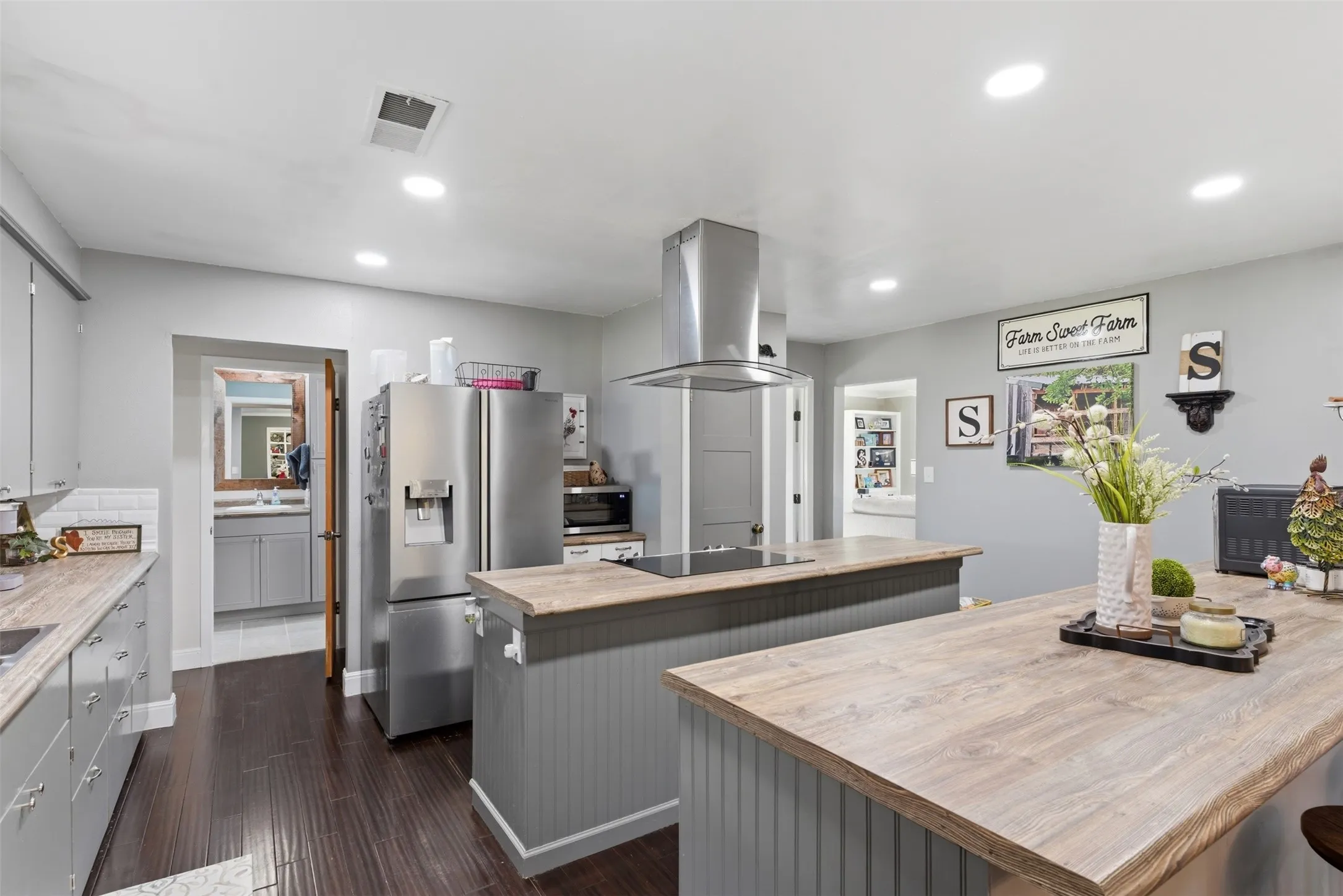 Farm For Sale in Lampasas County , 1115 County Road 2102, Lometa, Texas 76853, 4 Bedroom, 3 Bathroom, 2 Garage spaces, 2,995 Sqft, built in 1989, mls#21386349, Real Estate Agent in Lometa, Homes For Sale in Lampasas county, Homes For Sale in Lometa, Realtor in Lometa Texas, Real Estate Brokerage Independent Realty Texas, Luminita Cordes Realtor