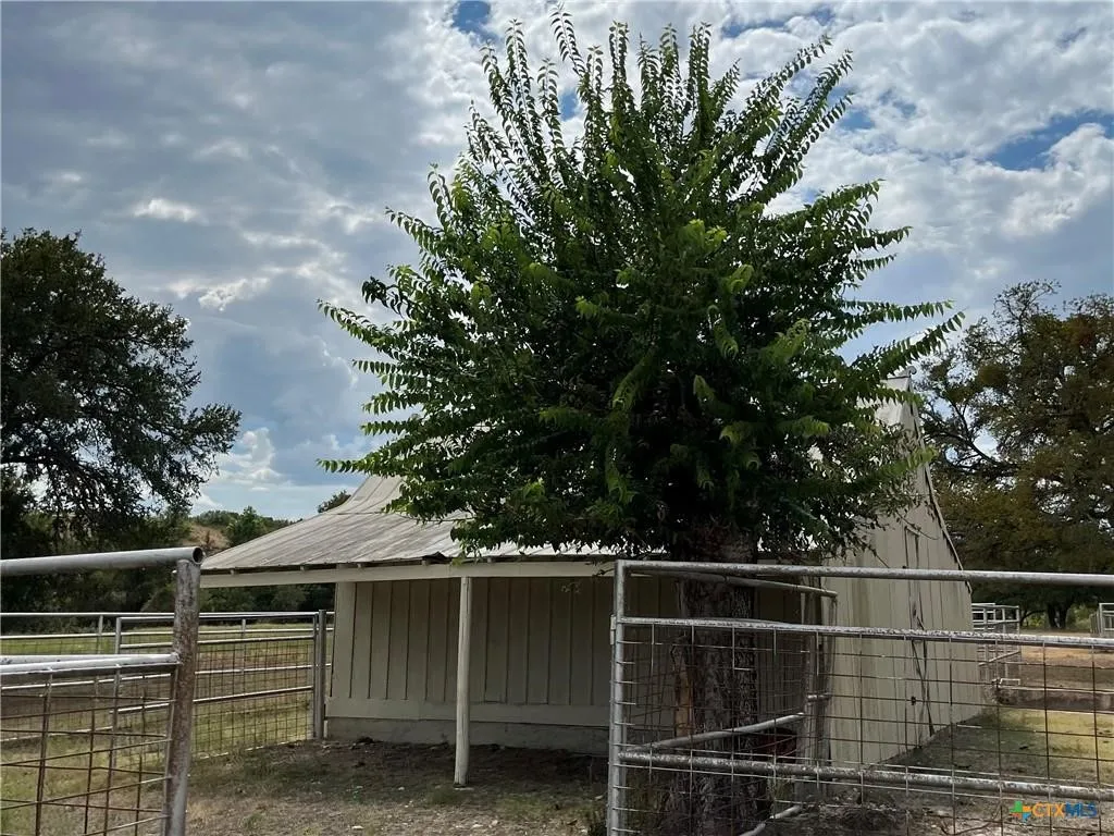 Ranch For Sale in Lampasas County , 4009 N Highway 183, Lampasas, Texas 76550, 0, 0, Garage spaces, 0 Sqft, built in 1950, mls#21385698, Real Estate Agent in Lampasas, Homes For Sale in Lampasas county, Homes For Sale in Lampasas, Realtor in Lampasas Texas, Real Estate Brokerage Independent Realty Texas, Luminita Cordes Realtor
