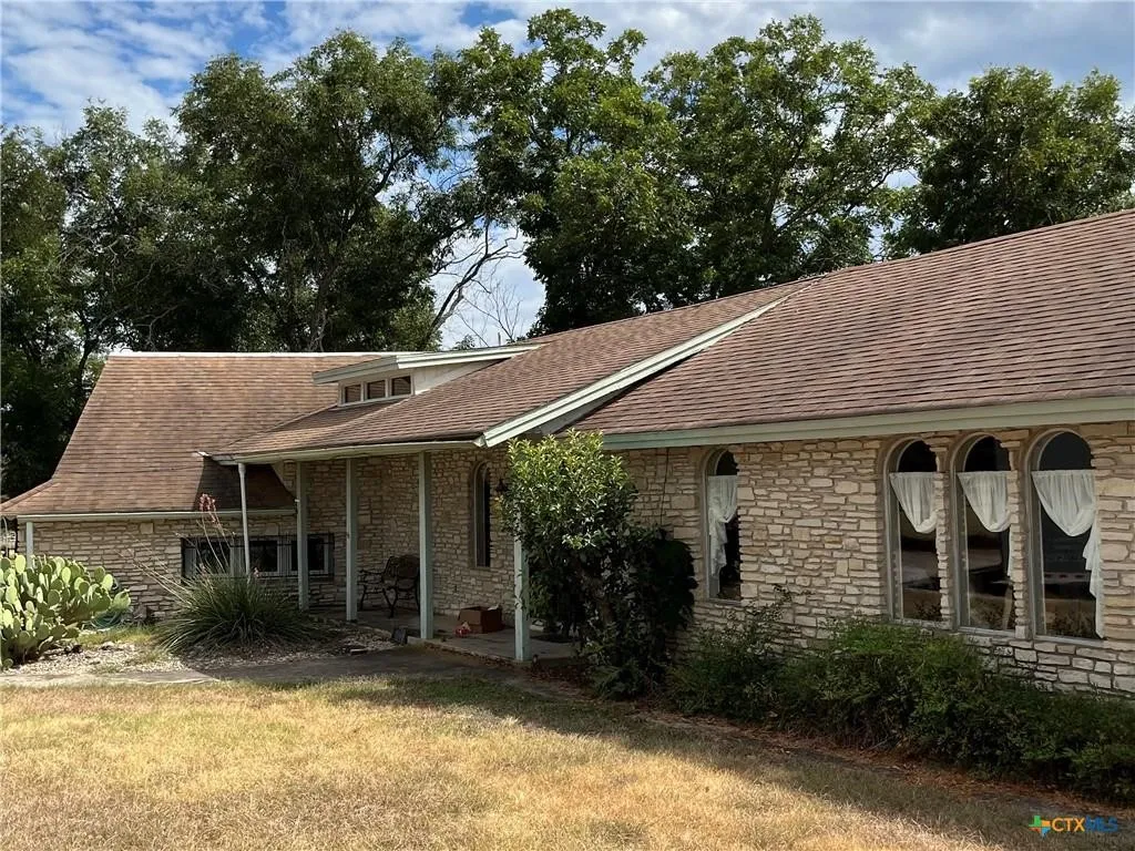 Ranch For Sale in Lampasas County , 4009 N Highway 183, Lampasas, Texas 76550, 0, 0, Garage spaces, 0 Sqft, built in 1950, mls#21385698, Real Estate Agent in Lampasas, Homes For Sale in Lampasas county, Homes For Sale in Lampasas, Realtor in Lampasas Texas, Real Estate Brokerage Independent Realty Texas, Luminita Cordes Realtor