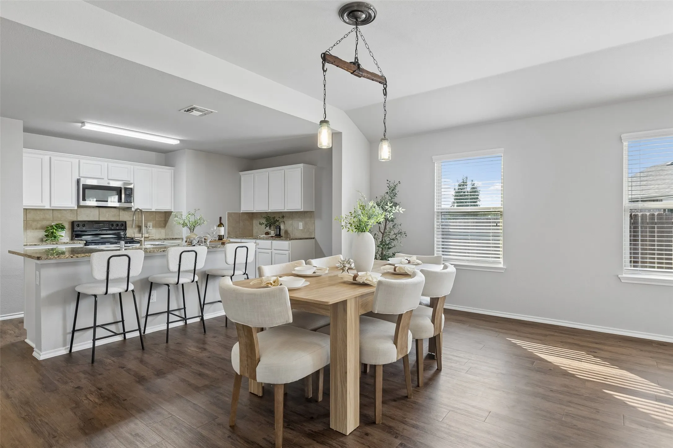 Single Family Residence For Sale in Collin County , 1610 Sorghum Drive, Princeton, Texas 75407, 4 Bedroom, 2 Bathroom, 2 Garage spaces, 1,892 Sqft, built in 2016, mls#21385237, Real Estate Agent in Princeton, Homes For Sale in Collin county, Homes For Sale in Princeton, Realtor in Princeton Texas, Real Estate Brokerage Independent Realty Texas, Luminita Cordes Realtor