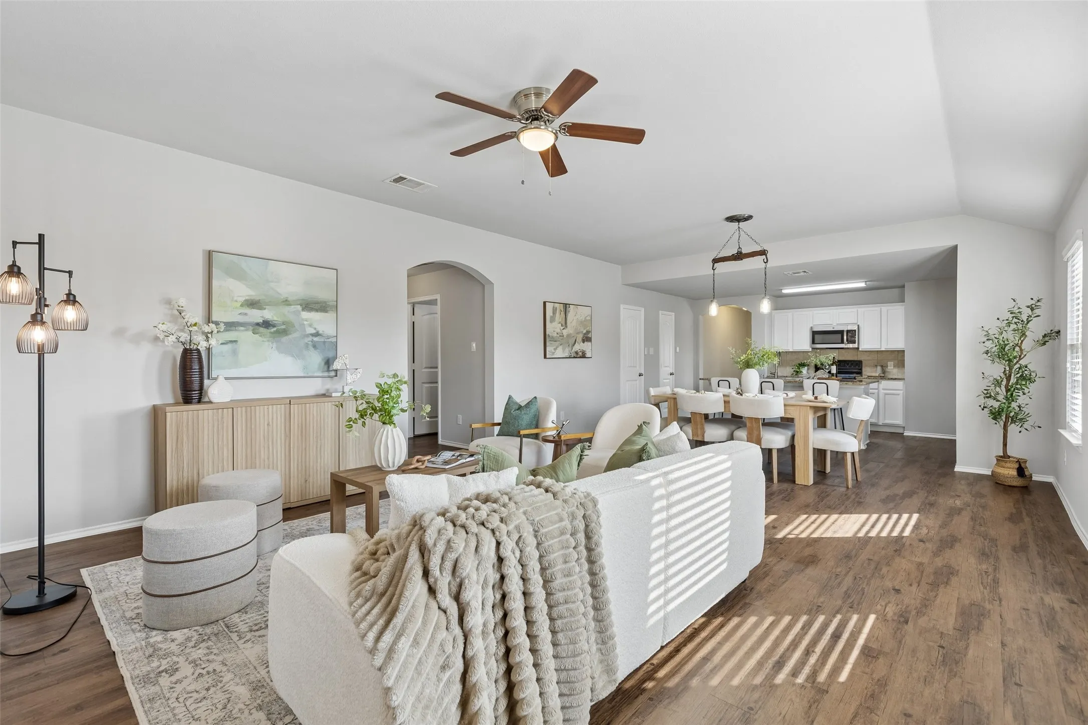 Single Family Residence For Sale in Collin County , 1610 Sorghum Drive, Princeton, Texas 75407, 4 Bedroom, 2 Bathroom, 2 Garage spaces, 1,892 Sqft, built in 2016, mls#21385237, Real Estate Agent in Princeton, Homes For Sale in Collin county, Homes For Sale in Princeton, Realtor in Princeton Texas, Real Estate Brokerage Independent Realty Texas, Luminita Cordes Realtor