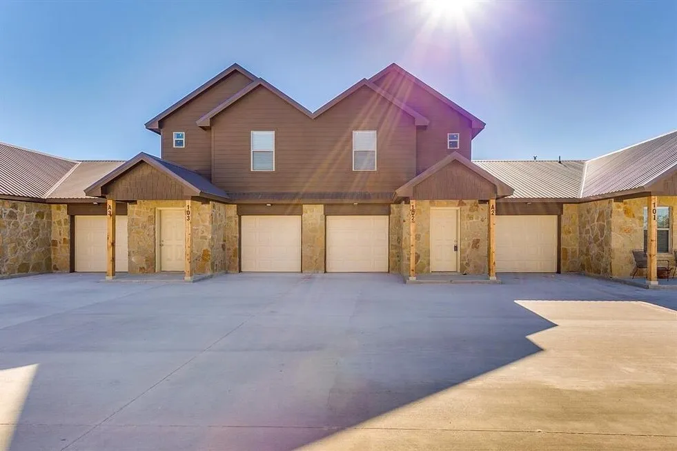 Townhouse For Rent in Parker County , 120 Ridgmar Drive 103, Weatherford, Texas 76088, 3 Bedroom, 3 Bathroom, 1 Garage spaces, 1,389 Sqft, built in 2019, mls#21386849, Real Estate Agent in Weatherford, Homes For Rent in Parker county, Homes For Rent in Weatherford, Realtor in Weatherford Texas, Real Estate Brokerage Independent Realty Texas, Luminita Cordes Realtor