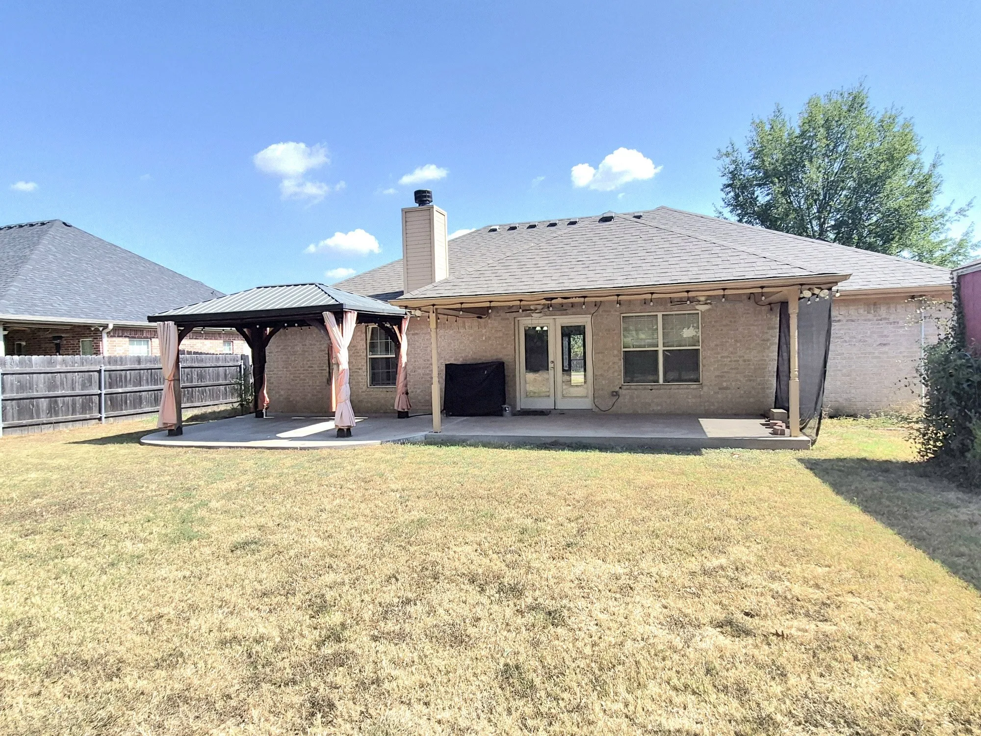 Single Family Residence For Sale in Mc Lennan County , 5517 Stillhouse Hollow, Waco, Texas 76708, 4 Bedroom, 2 Bathroom, 2 Garage spaces, 1,823 Sqft, built in 2003, mls#21386211, Real Estate Agent in Waco, Homes For Sale in Mc Lennan county, Homes For Sale in Waco, Realtor in Waco Texas, Real Estate Brokerage Independent Realty Texas, Luminita Cordes Realtor