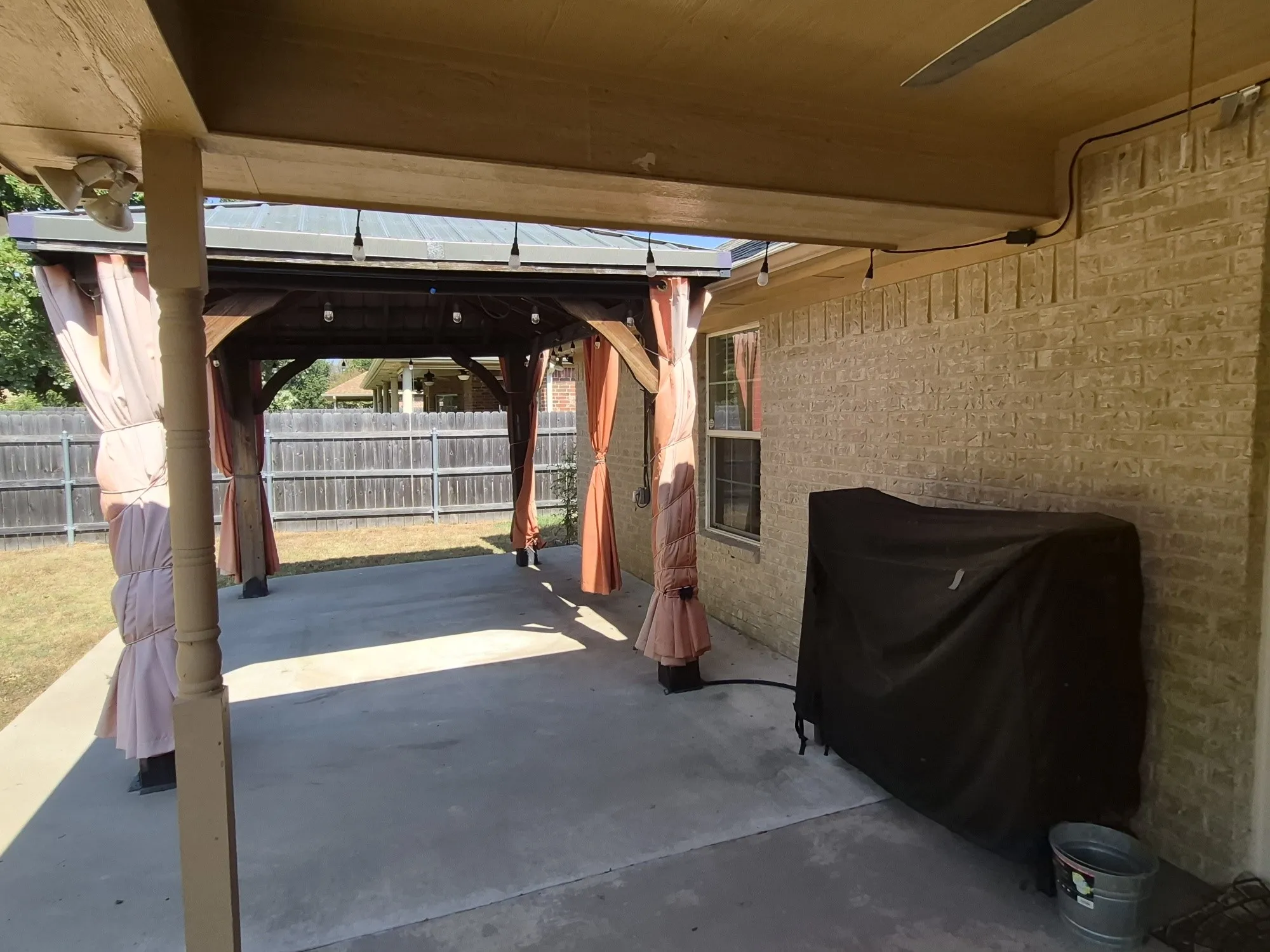 Single Family Residence For Sale in Mc Lennan County , 5517 Stillhouse Hollow, Waco, Texas 76708, 4 Bedroom, 2 Bathroom, 2 Garage spaces, 1,823 Sqft, built in 2003, mls#21386211, Real Estate Agent in Waco, Homes For Sale in Mc Lennan county, Homes For Sale in Waco, Realtor in Waco Texas, Real Estate Brokerage Independent Realty Texas, Luminita Cordes Realtor