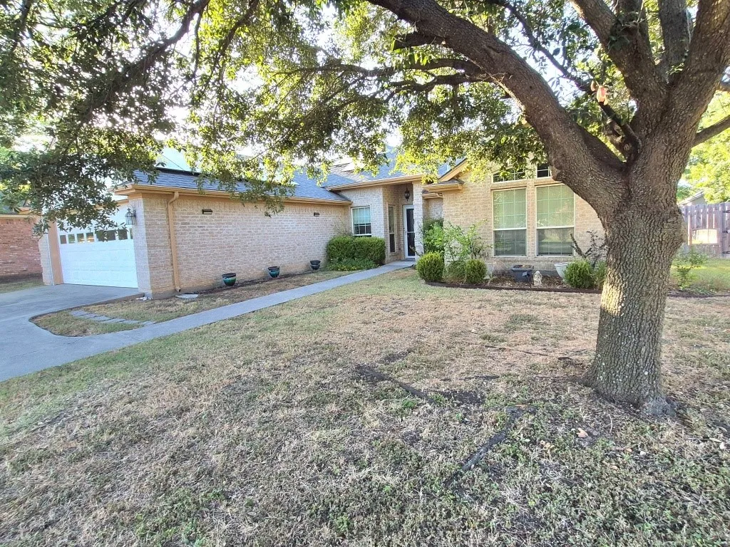 Single Family Residence For Sale in Mc Lennan County , 5517 Stillhouse Hollow, Waco, Texas 76708, 4 Bedroom, 2 Bathroom, 2 Garage spaces, 1,823 Sqft, built in 2003, mls#21386211, Real Estate Agent in Waco, Homes For Sale in Mc Lennan county, Homes For Sale in Waco, Realtor in Waco Texas, Real Estate Brokerage Independent Realty Texas, Luminita Cordes Realtor