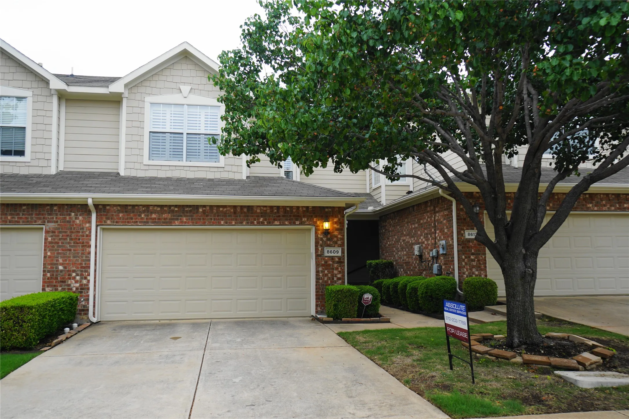 Townhouse For Rent in Collin County , 8609 Heather Ridge Drive, Plano, Texas 75024, 2 Bedroom, 2 Bathroom, 2 Garage spaces, 1,346 Sqft, built in 2001, mls#21386836, Real Estate Agent in Plano, Homes For Rent in Collin county, Homes For Rent in Plano, Realtor in Plano Texas, Real Estate Brokerage Independent Realty Texas, Luminita Cordes Realtor