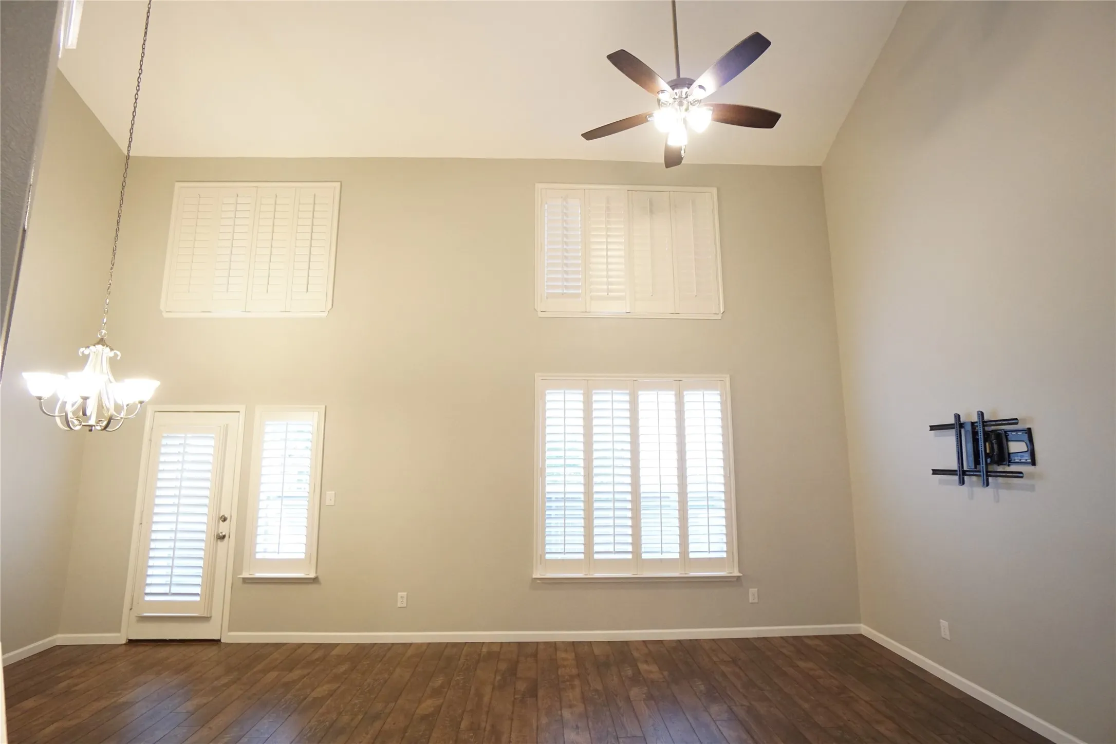 Townhouse For Rent in Collin County , 8609 Heather Ridge Drive, Plano, Texas 75024, 2 Bedroom, 2 Bathroom, 2 Garage spaces, 1,346 Sqft, built in 2001, mls#21386836, Real Estate Agent in Plano, Homes For Rent in Collin county, Homes For Rent in Plano, Realtor in Plano Texas, Real Estate Brokerage Independent Realty Texas, Luminita Cordes Realtor