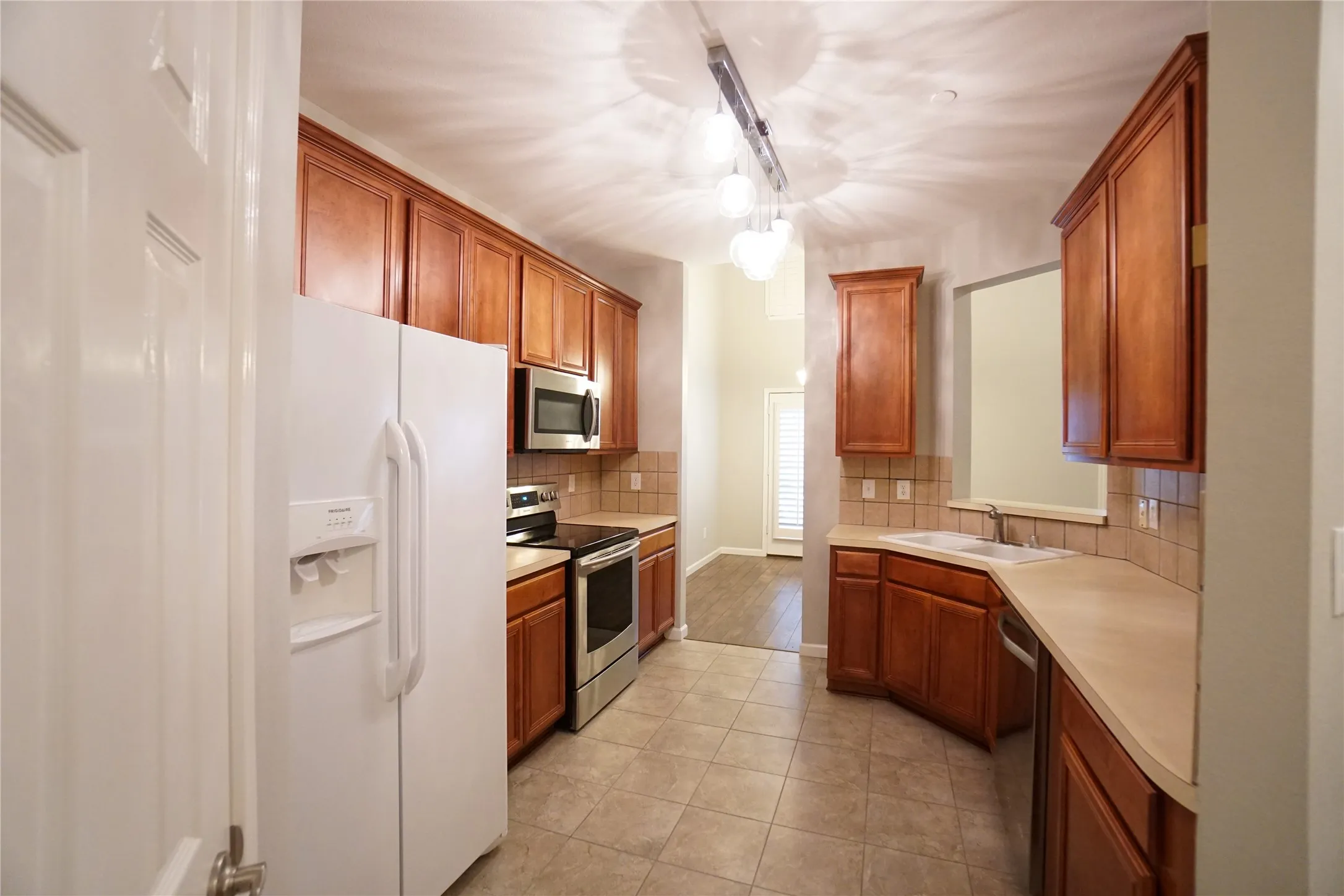 Townhouse For Rent in Collin County , 8609 Heather Ridge Drive, Plano, Texas 75024, 2 Bedroom, 2 Bathroom, 2 Garage spaces, 1,346 Sqft, built in 2001, mls#21386836, Real Estate Agent in Plano, Homes For Rent in Collin county, Homes For Rent in Plano, Realtor in Plano Texas, Real Estate Brokerage Independent Realty Texas, Luminita Cordes Realtor