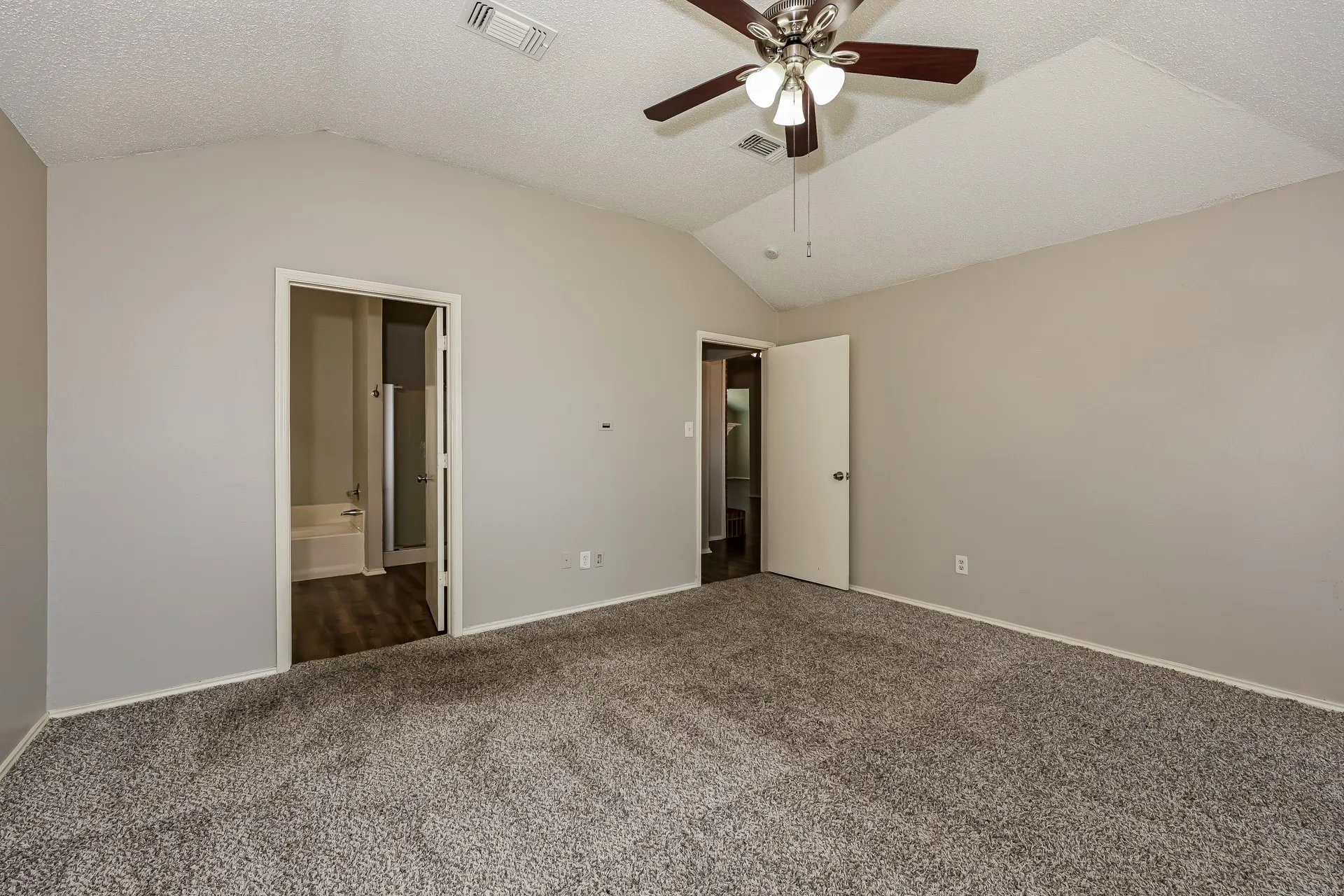 Single Family Residence For Rent in Dallas County , 912 Winterbury Court, De Soto, Texas 75115, 4 Bedroom, 2 Bathroom, 2 Garage spaces, 2,009 Sqft, built in 1993, mls#21386869, Real Estate Agent in De Soto, Homes For Rent in Dallas county, Homes For Rent in De Soto, Realtor in De Soto Texas, Real Estate Brokerage Independent Realty Texas, Luminita Cordes Realtor
