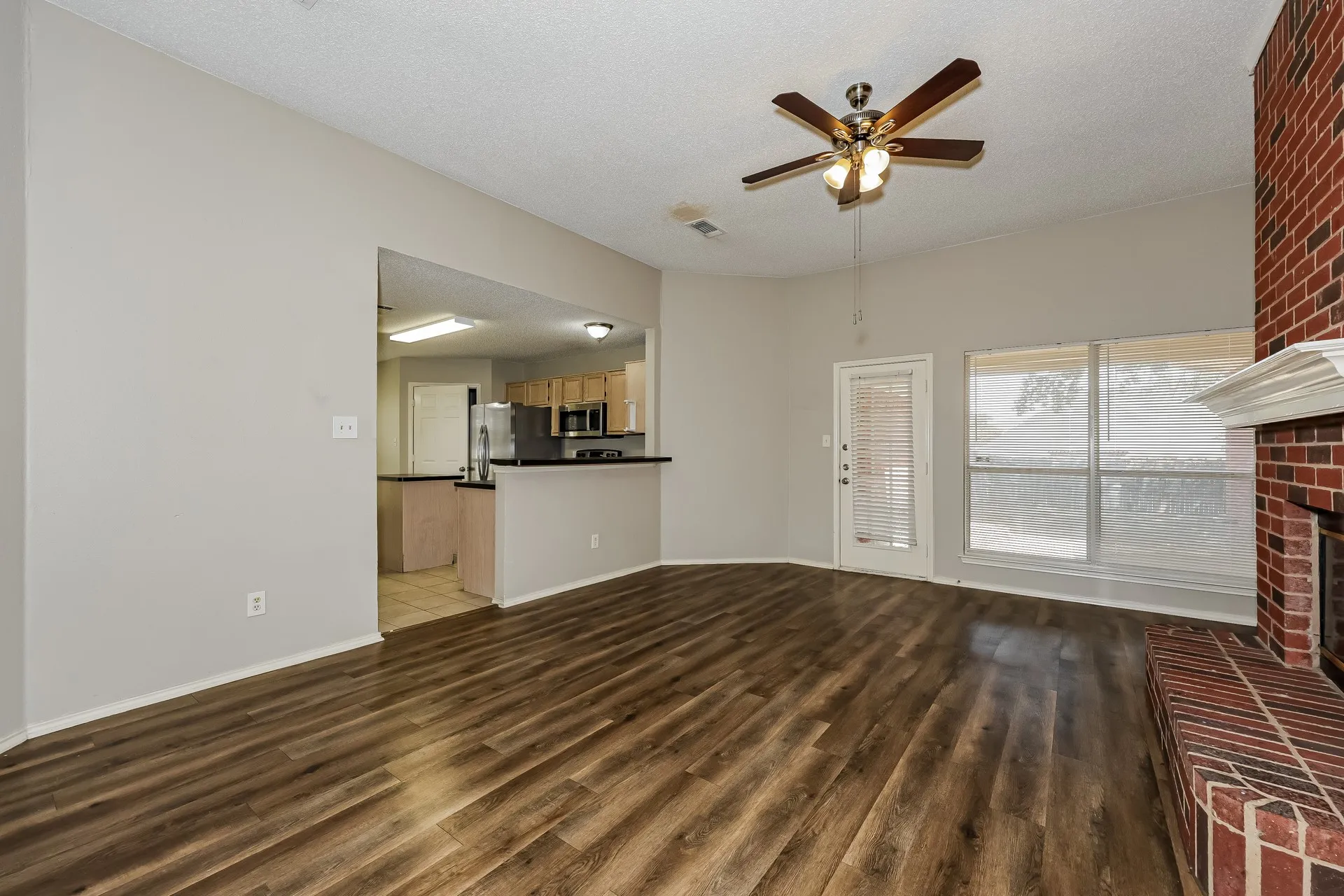 Single Family Residence For Rent in Dallas County , 912 Winterbury Court, De Soto, Texas 75115, 4 Bedroom, 2 Bathroom, 2 Garage spaces, 2,009 Sqft, built in 1993, mls#21386869, Real Estate Agent in De Soto, Homes For Rent in Dallas county, Homes For Rent in De Soto, Realtor in De Soto Texas, Real Estate Brokerage Independent Realty Texas, Luminita Cordes Realtor