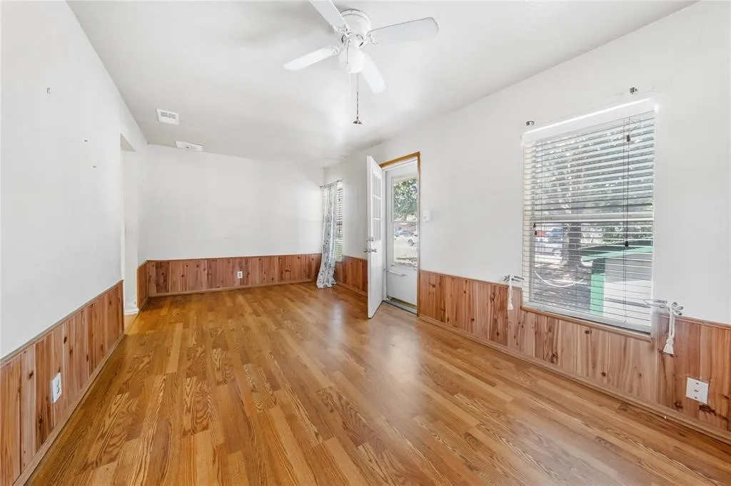 Single Family Residence For Rent in Dallas County , 2221 Varsity Drive, Grand Prairie, Texas 75051, 4 Bedroom, 2 Bathroom, Garage spaces, 1,800 Sqft, built in 1950, mls#21386866, Real Estate Agent in Grand Prairie, Homes For Rent in Dallas county, Homes For Rent in Grand Prairie, Realtor in Grand Prairie Texas, Real Estate Brokerage Independent Realty Texas, Luminita Cordes Realtor