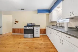 Single Family Residence For Rent in Dallas County , 2221 Varsity Drive, Grand Prairie, Texas 75051, 4 Bedroom, 2 Bathroom, Garage spaces, 1,800 Sqft, built in 1950, mls#21386866, Real Estate Agent in Grand Prairie, Homes For Rent in Dallas county, Homes For Rent in Grand Prairie, Realtor in Grand Prairie Texas, Real Estate Brokerage Independent Realty Texas, Luminita Cordes Realtor