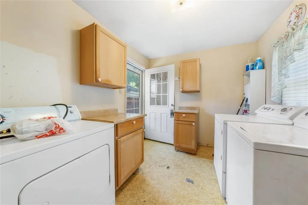 Single Family Residence For Rent in Dallas County , 2221 Varsity Drive, Grand Prairie, Texas 75051, 4 Bedroom, 2 Bathroom, Garage spaces, 1,800 Sqft, built in 1950, mls#21386866, Real Estate Agent in Grand Prairie, Homes For Rent in Dallas county, Homes For Rent in Grand Prairie, Realtor in Grand Prairie Texas, Real Estate Brokerage Independent Realty Texas, Luminita Cordes Realtor