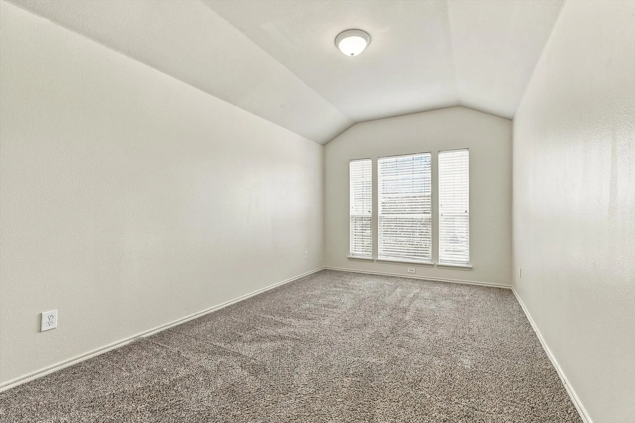Single Family Residence For Rent in Dallas County , 2515 Wynngate Drive, Seagoville, Texas 75159, 3 Bedroom, 2 Bathroom, 2 Garage spaces, 1,489 Sqft, built in 2010, mls#21385122, Real Estate Agent in Seagoville, Homes For Rent in Dallas county, Homes For Rent in Seagoville, Realtor in Seagoville Texas, Real Estate Brokerage Independent Realty Texas, Luminita Cordes Realtor