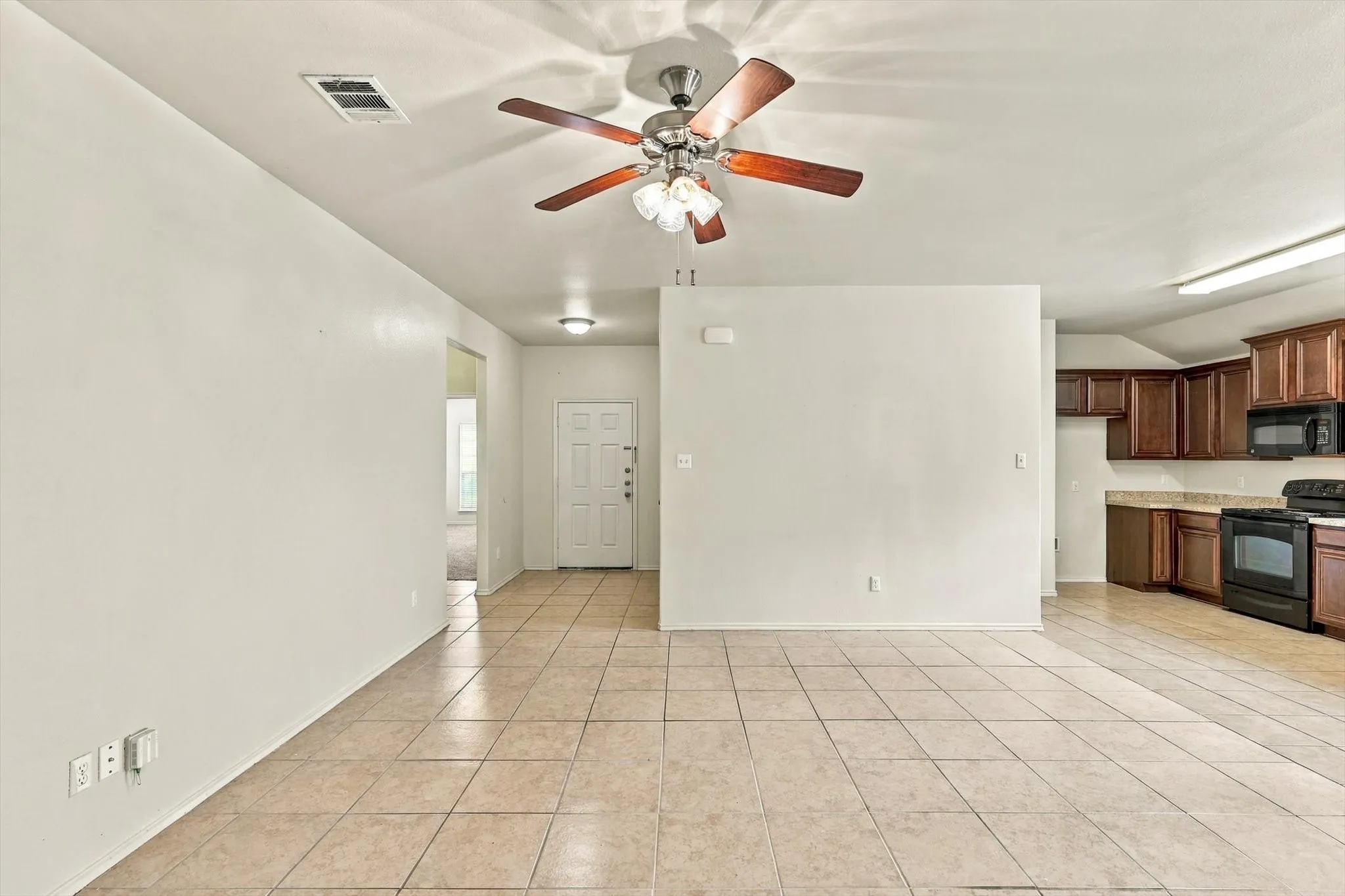 Single Family Residence For Rent in Dallas County , 2515 Wynngate Drive, Seagoville, Texas 75159, 3 Bedroom, 2 Bathroom, 2 Garage spaces, 1,489 Sqft, built in 2010, mls#21385122, Real Estate Agent in Seagoville, Homes For Rent in Dallas county, Homes For Rent in Seagoville, Realtor in Seagoville Texas, Real Estate Brokerage Independent Realty Texas, Luminita Cordes Realtor
