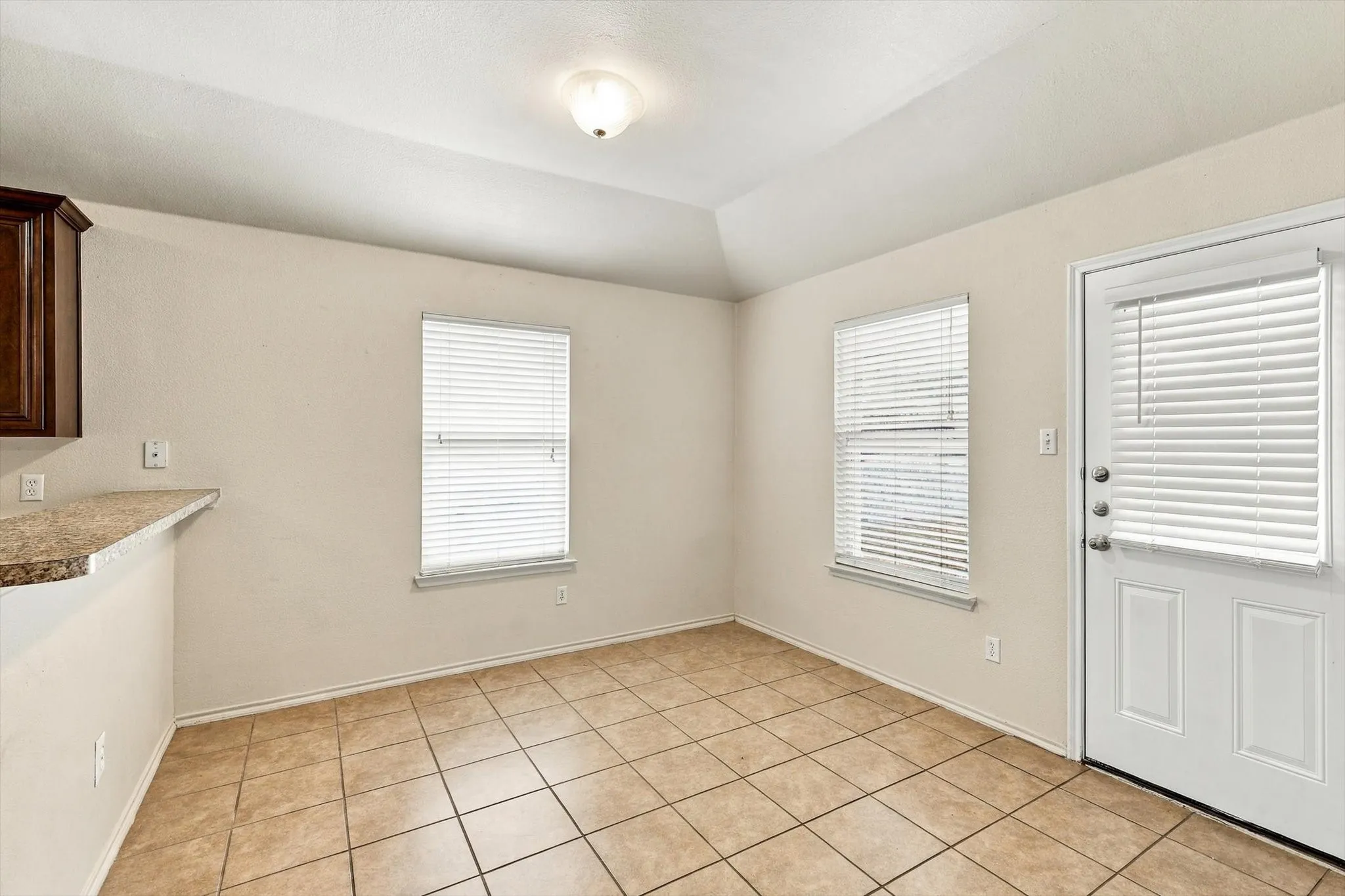 Single Family Residence For Rent in Dallas County , 2515 Wynngate Drive, Seagoville, Texas 75159, 3 Bedroom, 2 Bathroom, 2 Garage spaces, 1,489 Sqft, built in 2010, mls#21385122, Real Estate Agent in Seagoville, Homes For Rent in Dallas county, Homes For Rent in Seagoville, Realtor in Seagoville Texas, Real Estate Brokerage Independent Realty Texas, Luminita Cordes Realtor