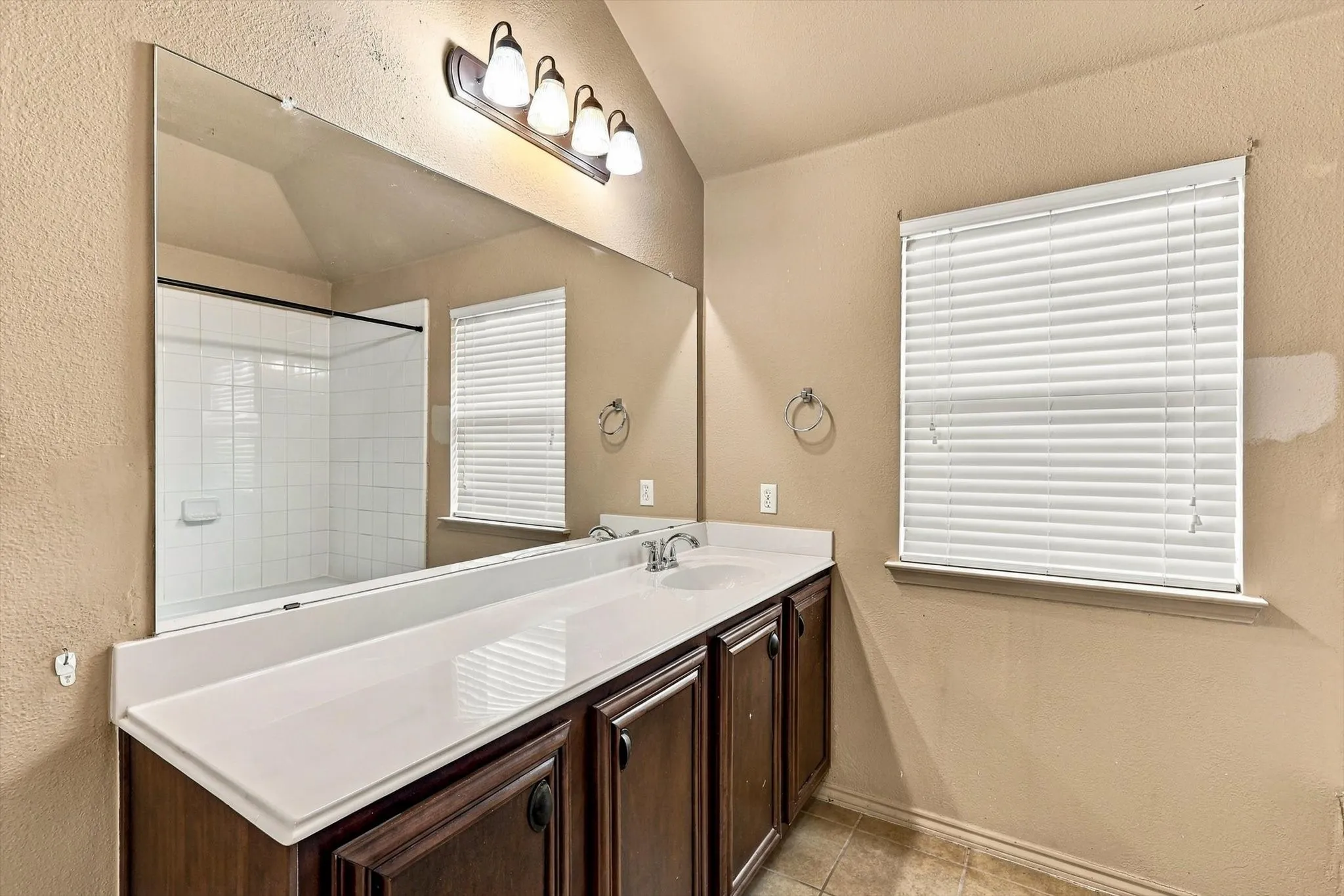 Single Family Residence For Rent in Dallas County , 2515 Wynngate Drive, Seagoville, Texas 75159, 3 Bedroom, 2 Bathroom, 2 Garage spaces, 1,489 Sqft, built in 2010, mls#21385122, Real Estate Agent in Seagoville, Homes For Rent in Dallas county, Homes For Rent in Seagoville, Realtor in Seagoville Texas, Real Estate Brokerage Independent Realty Texas, Luminita Cordes Realtor
