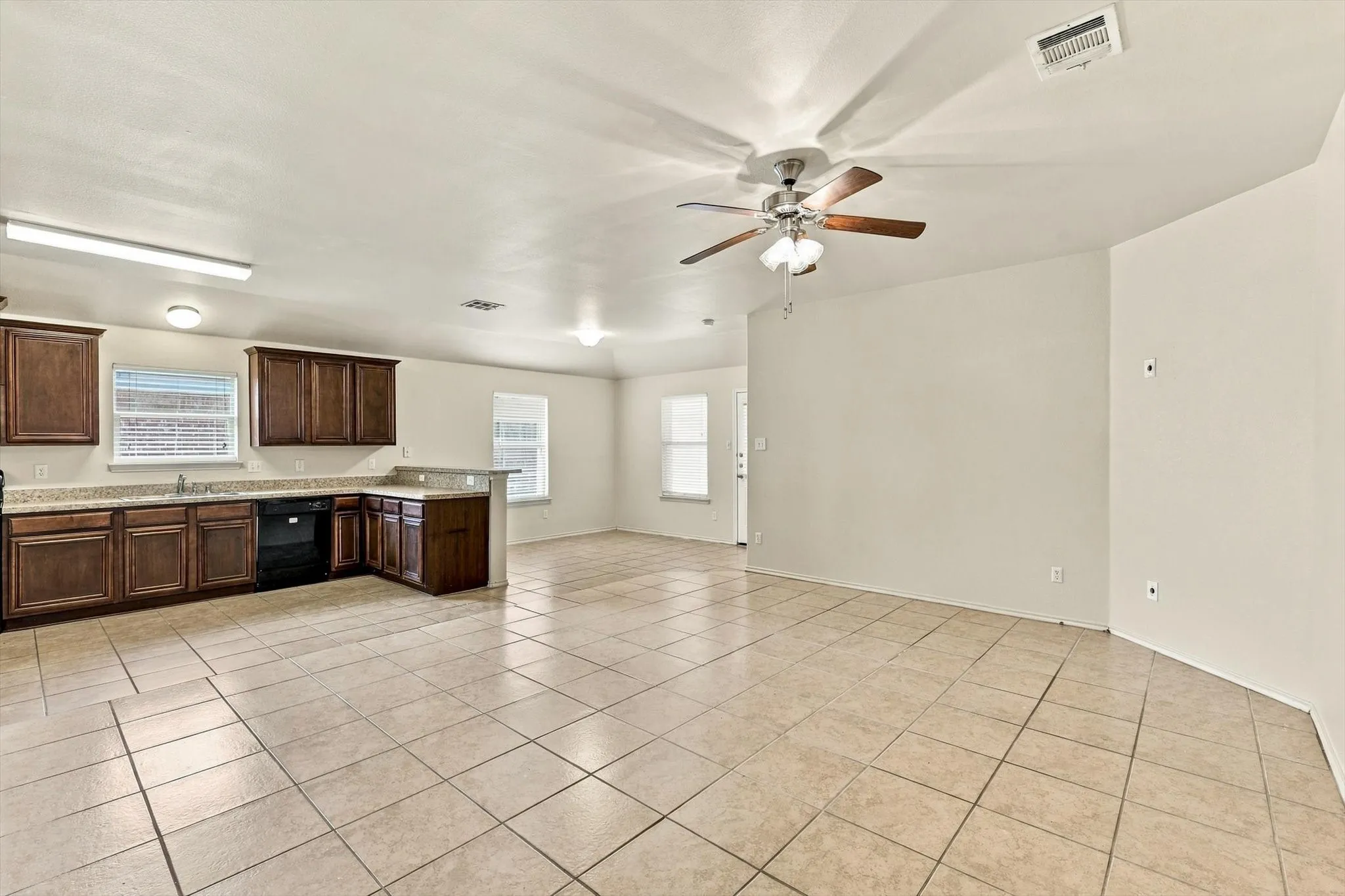 Single Family Residence For Rent in Dallas County , 2515 Wynngate Drive, Seagoville, Texas 75159, 3 Bedroom, 2 Bathroom, 2 Garage spaces, 1,489 Sqft, built in 2010, mls#21385122, Real Estate Agent in Seagoville, Homes For Rent in Dallas county, Homes For Rent in Seagoville, Realtor in Seagoville Texas, Real Estate Brokerage Independent Realty Texas, Luminita Cordes Realtor