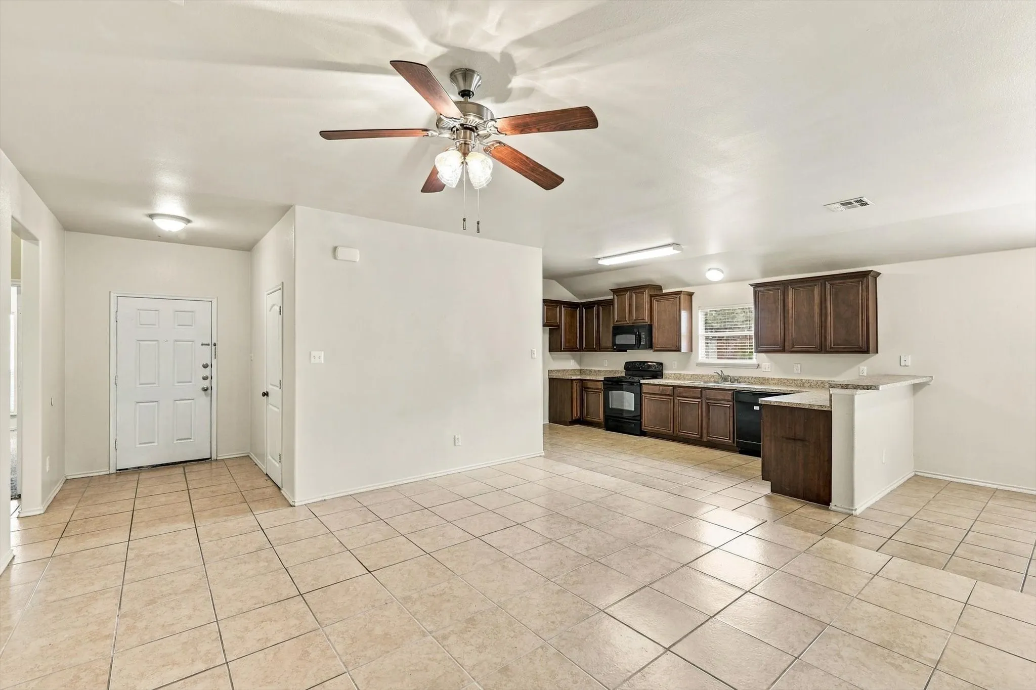 Single Family Residence For Rent in Dallas County , 2515 Wynngate Drive, Seagoville, Texas 75159, 3 Bedroom, 2 Bathroom, 2 Garage spaces, 1,489 Sqft, built in 2010, mls#21385122, Real Estate Agent in Seagoville, Homes For Rent in Dallas county, Homes For Rent in Seagoville, Realtor in Seagoville Texas, Real Estate Brokerage Independent Realty Texas, Luminita Cordes Realtor