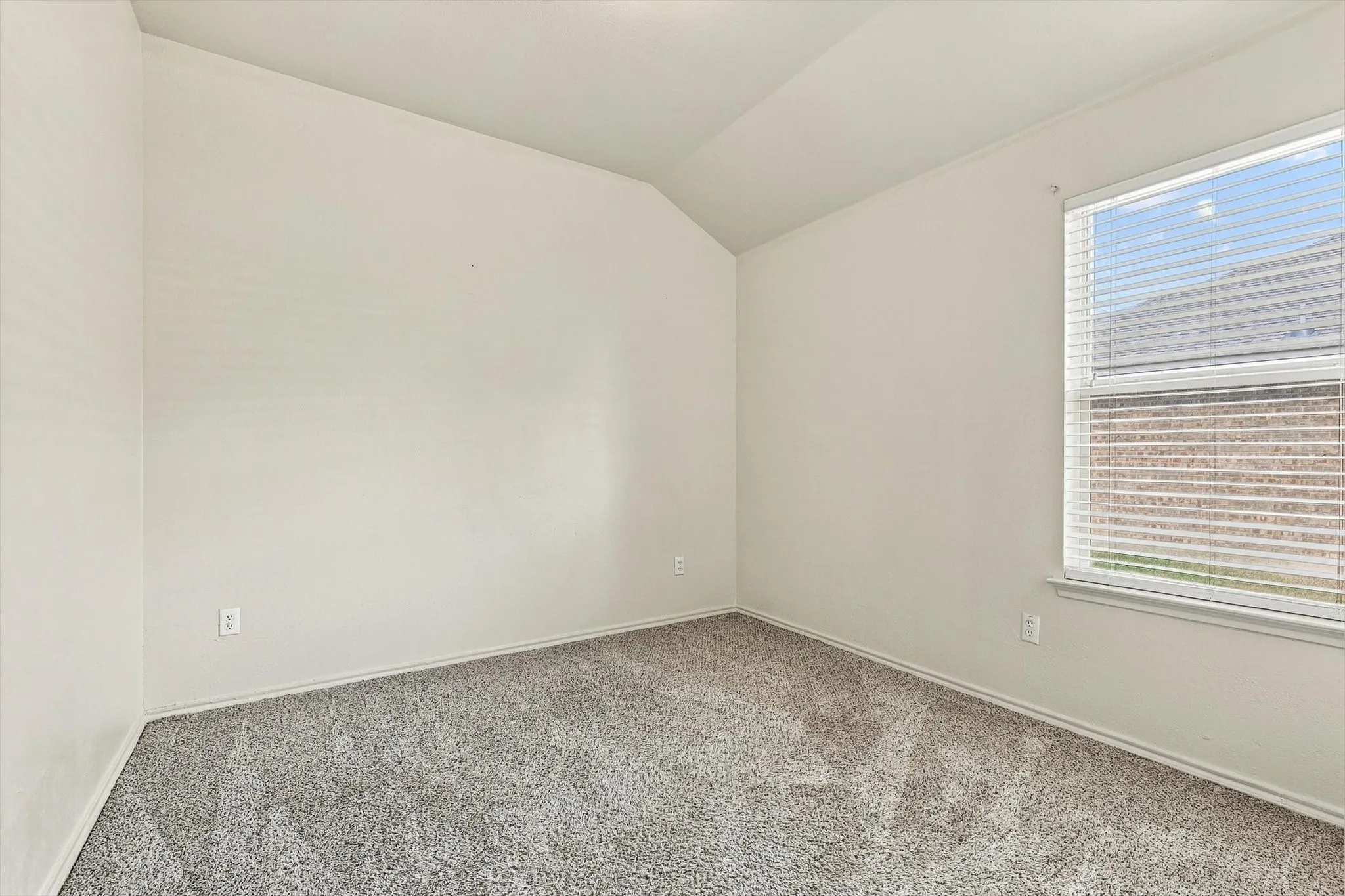 Single Family Residence For Rent in Dallas County , 2515 Wynngate Drive, Seagoville, Texas 75159, 3 Bedroom, 2 Bathroom, 2 Garage spaces, 1,489 Sqft, built in 2010, mls#21385122, Real Estate Agent in Seagoville, Homes For Rent in Dallas county, Homes For Rent in Seagoville, Realtor in Seagoville Texas, Real Estate Brokerage Independent Realty Texas, Luminita Cordes Realtor