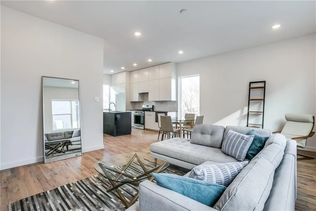 Condominium For Rent in Dallas County , 427 W 10th Street 303, Dallas, Texas 75208, 2 Bedroom, 3 Bathroom, 2 Garage spaces, 1,585 Sqft, built in 2018, mls#21386877, Real Estate Agent in Dallas, Homes For Rent in Dallas county, Homes For Rent in Dallas, Realtor in Dallas Texas, Real Estate Brokerage Independent Realty Texas, Luminita Cordes Realtor