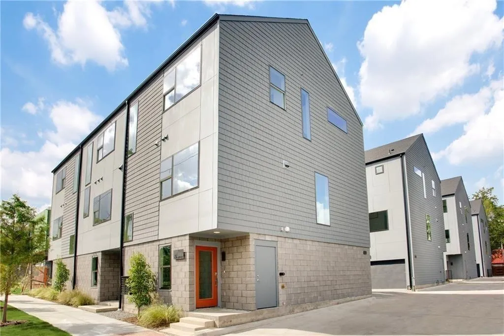 Condominium For Rent in Dallas County , 427 W 10th Street 303, Dallas, Texas 75208, 2 Bedroom, 3 Bathroom, 2 Garage spaces, 1,585 Sqft, built in 2018, mls#21386877, Real Estate Agent in Dallas, Homes For Rent in Dallas county, Homes For Rent in Dallas, Realtor in Dallas Texas, Real Estate Brokerage Independent Realty Texas, Luminita Cordes Realtor