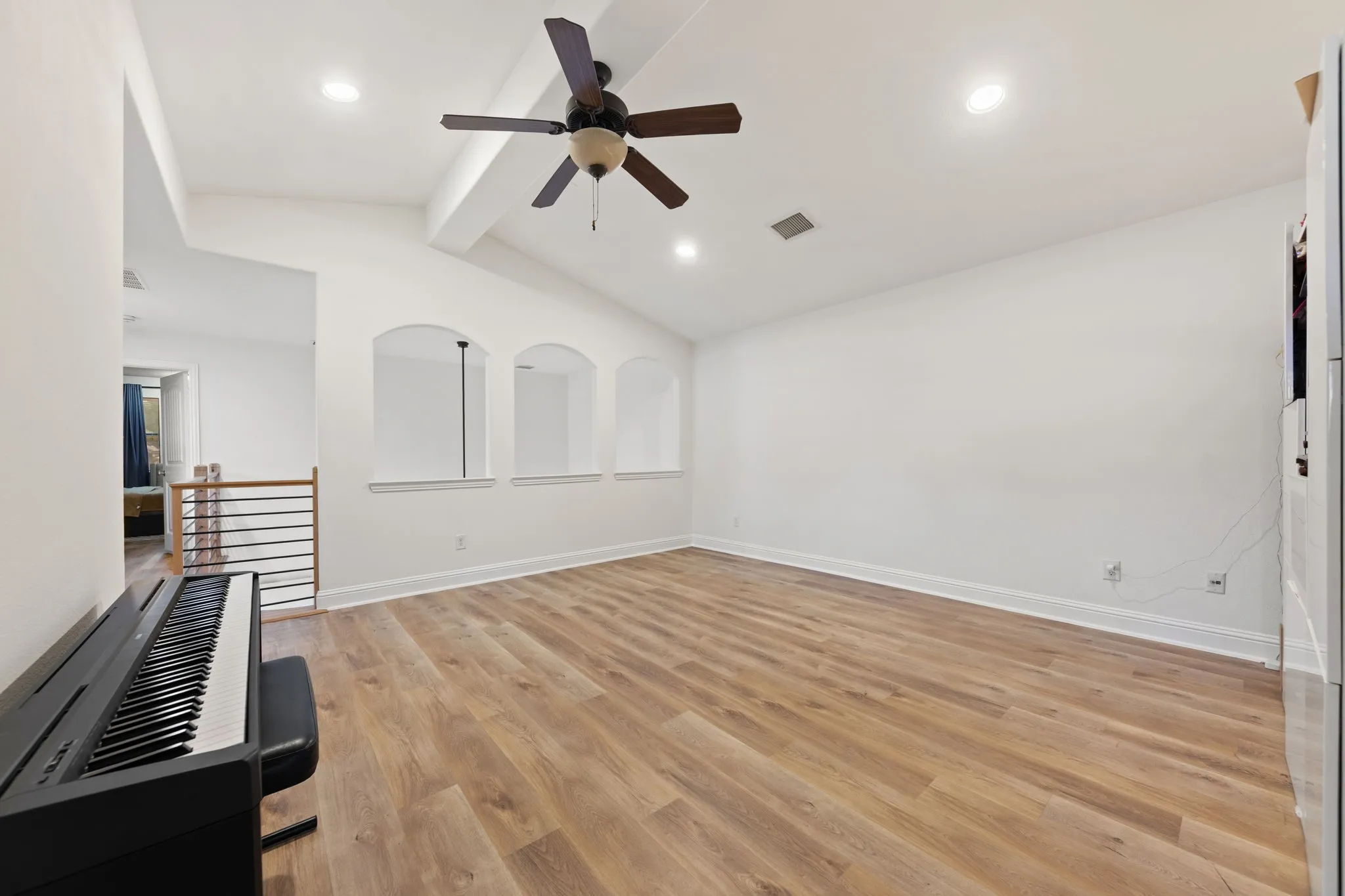 Single Family Residence For Rent in Dallas County , 7011 Nueces Drive, Irving, Texas 75039, 3 Bedroom, 3 Bathroom, 2 Garage spaces, 2,698 Sqft, built in 2010, mls#21386874, Real Estate Agent in Irving, Homes For Rent in Dallas county, Homes For Rent in Irving, Realtor in Irving Texas, Real Estate Brokerage Independent Realty Texas, Luminita Cordes Realtor